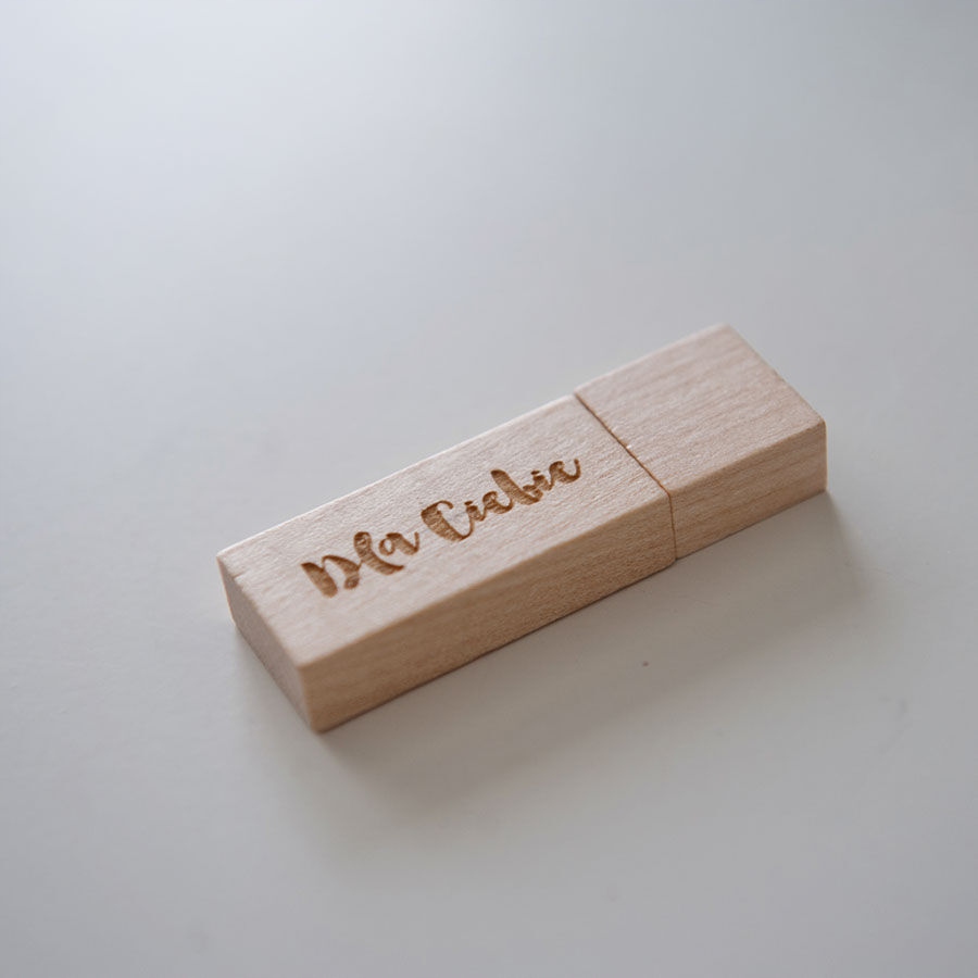 Pendrive drewniany 32 Gb Usb 3.0 jasny z grawerem na ślub komunia chrzest