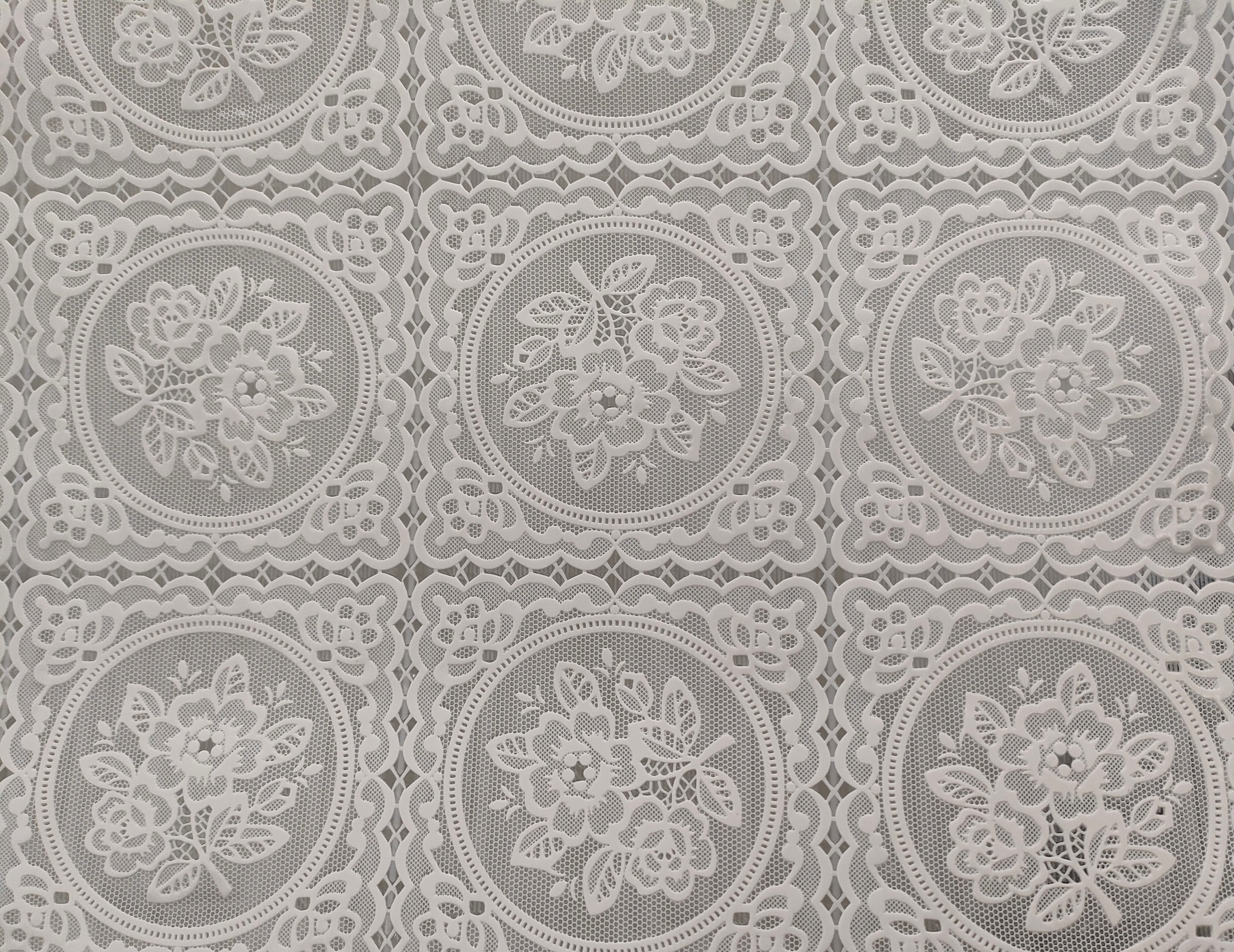 

cerata obrus Koronka Biała Pcv z podbitką Kwiaty