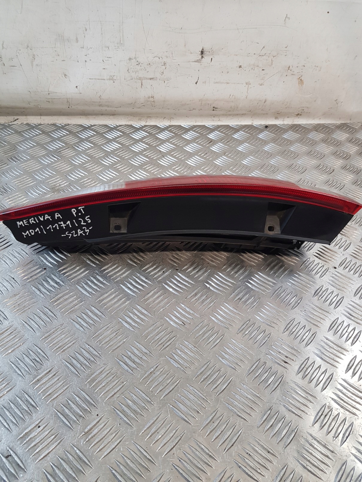 feu droit arrière 13203392 + insert OPEL MERIVA A 05R- EU