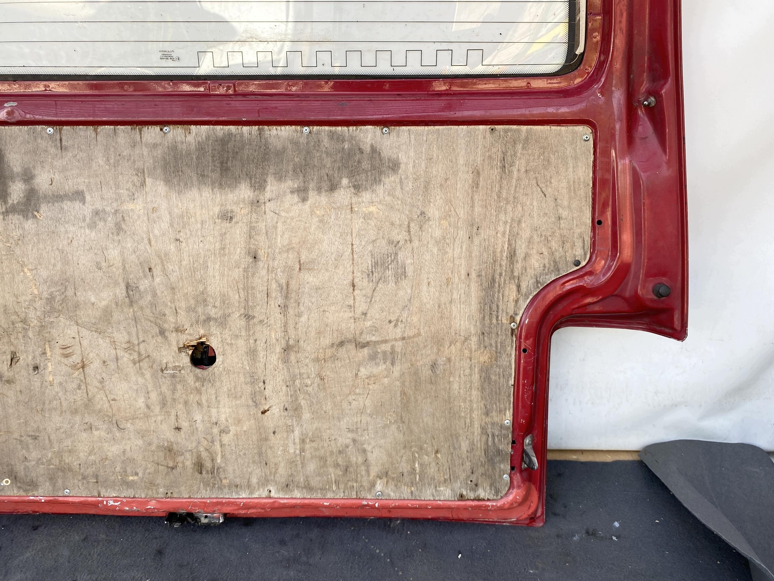 VW TRANSPORTER T4 96- boot doors rear part Z window red DEMONTAZ