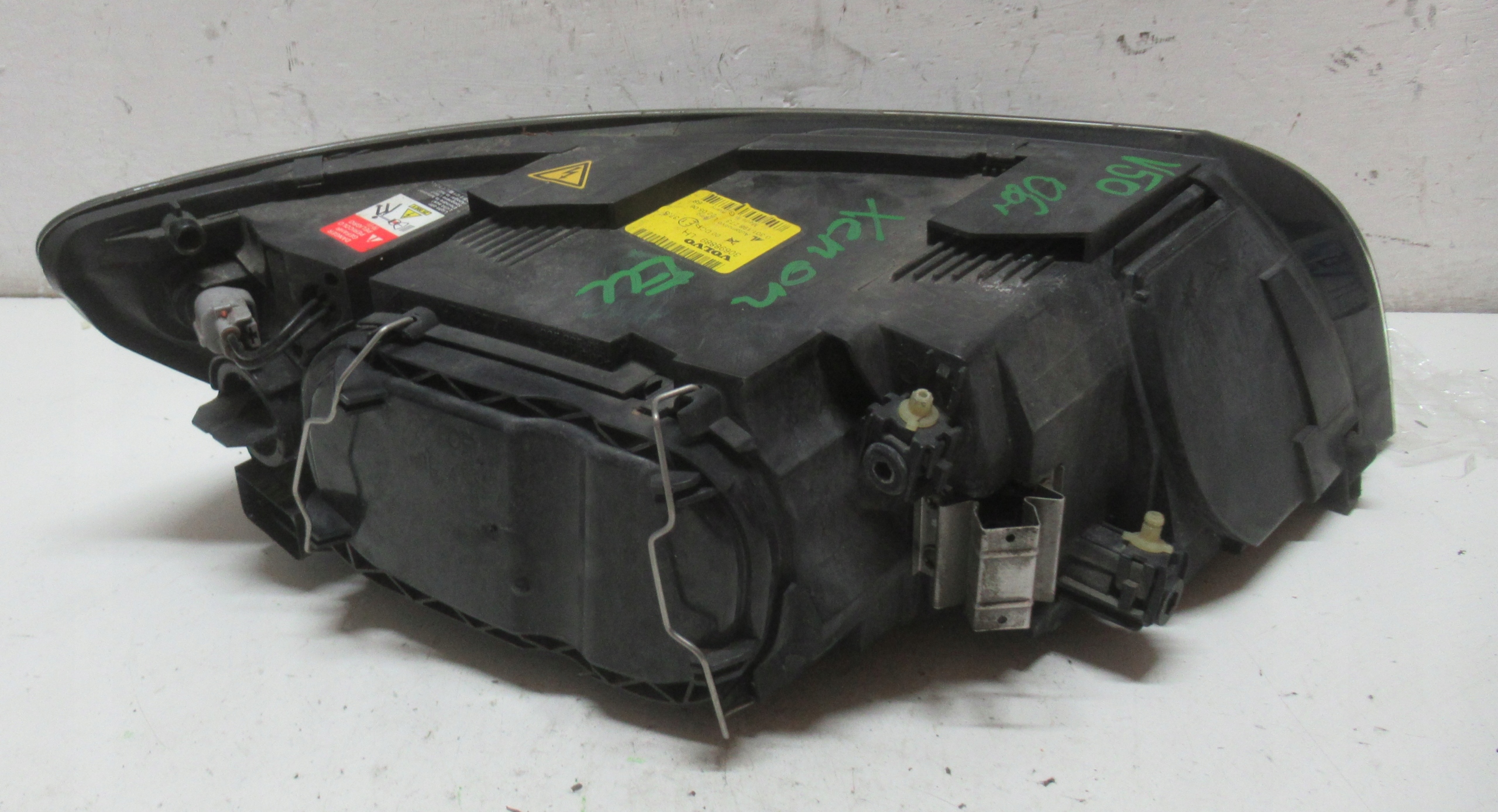 VOLVO V50 2.4 D 06R light left front XENON 3069889