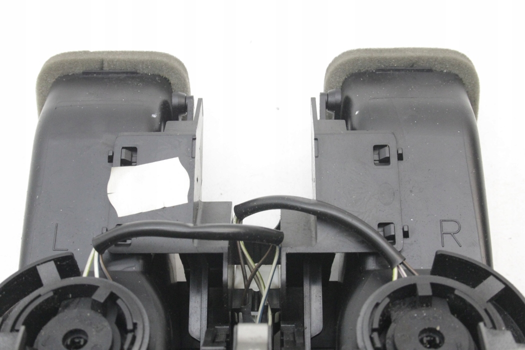 воздуховод (дефлектор) центральной консоли 7 (E65, E66, E67) 7002395 6.0бензин 327kW