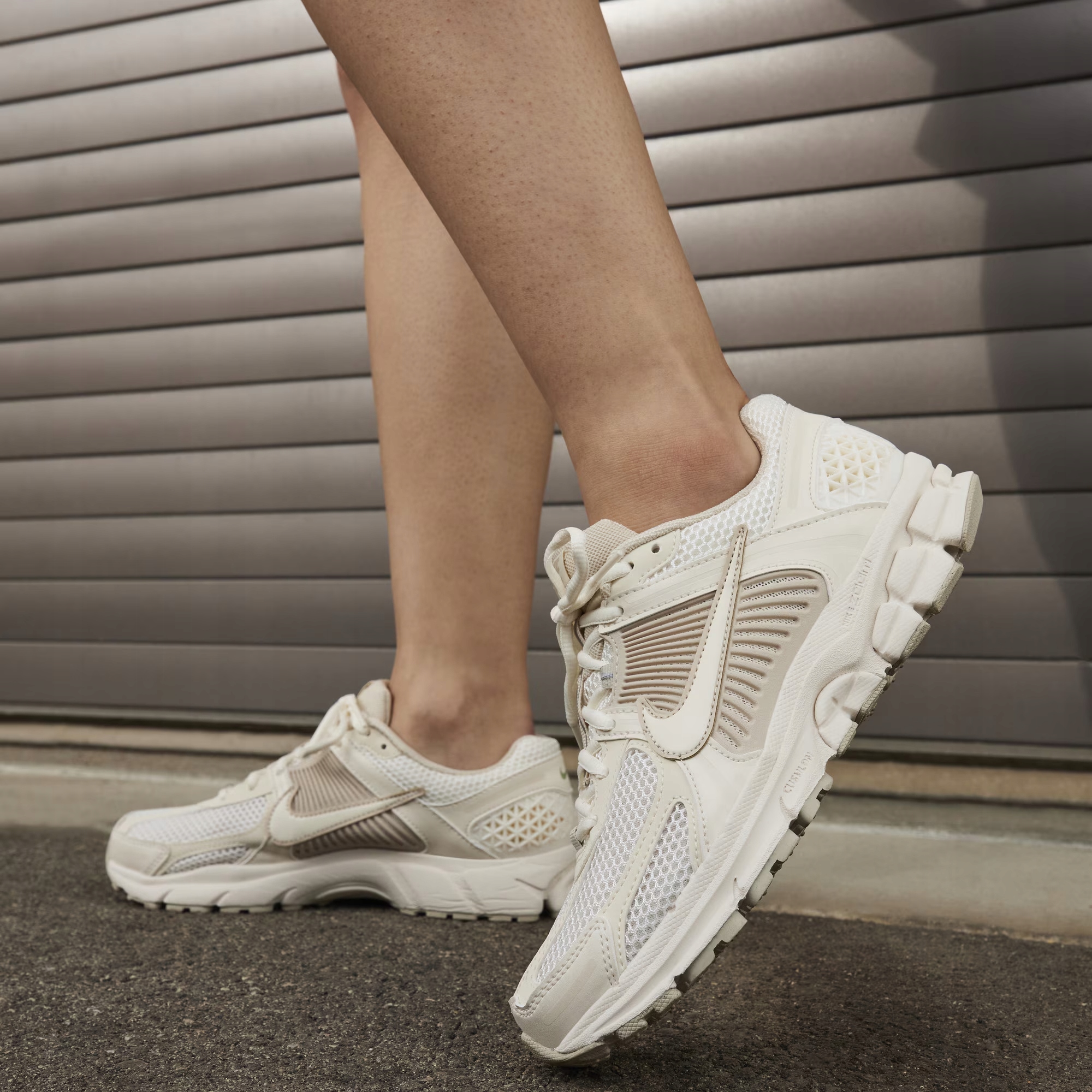 Buty damskie Nike Vomero 5 Oryginał modne sportowe adidasy r. 36,5