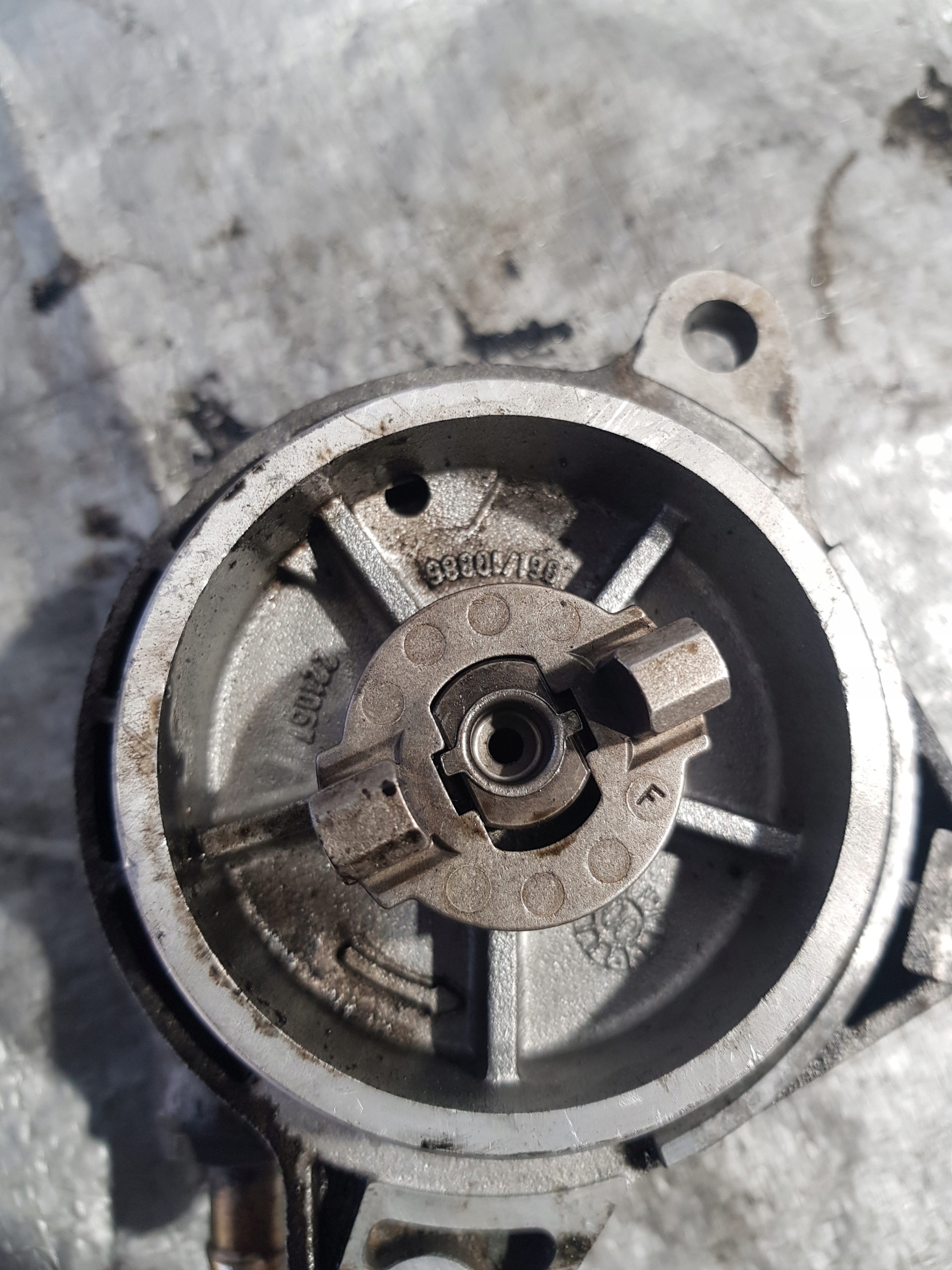 Pompa VACUM BMW E46 FL 2.0 D 961/10885
