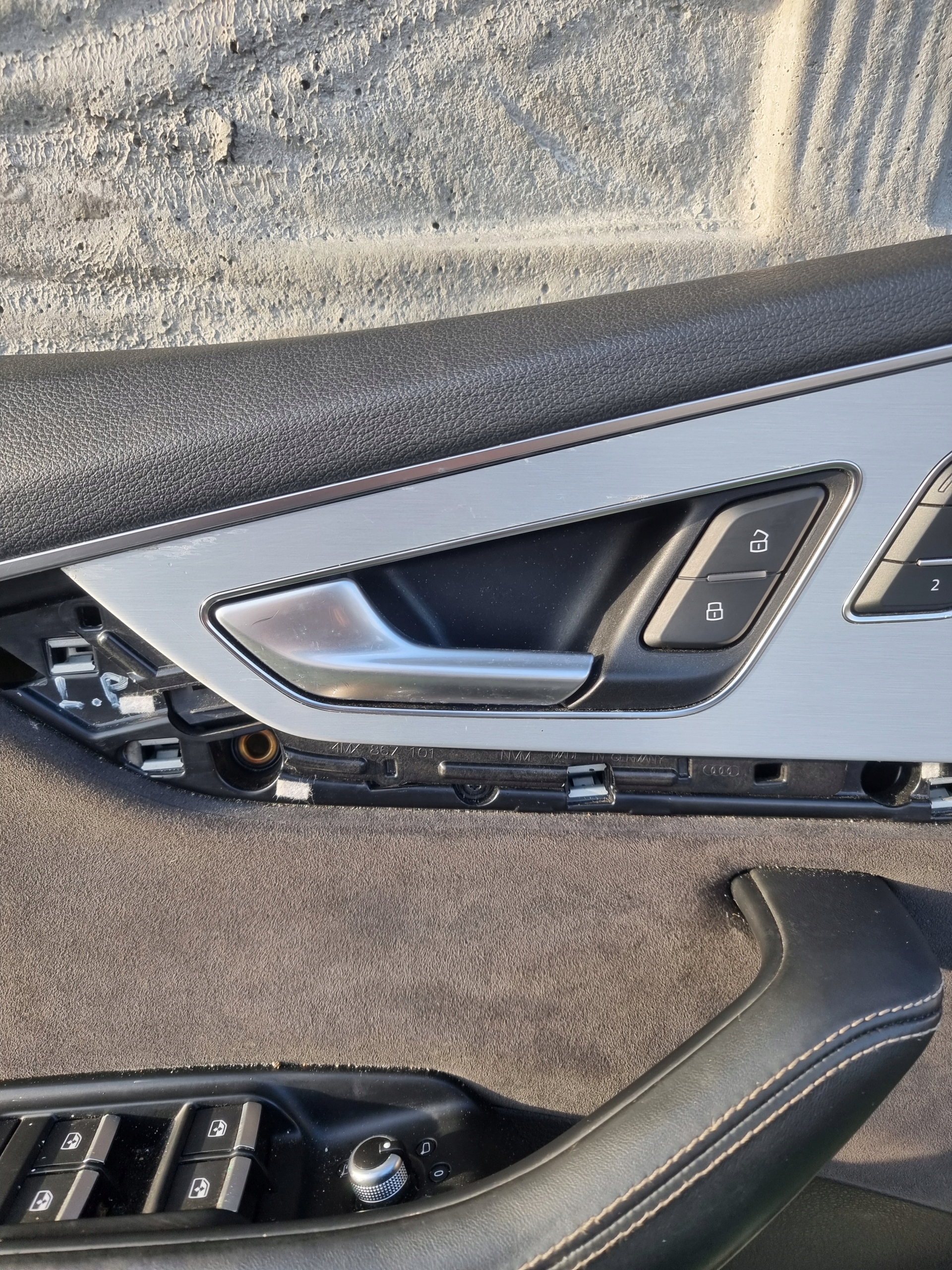 Audi Q7 SQ7 4M дверные карты левый перед