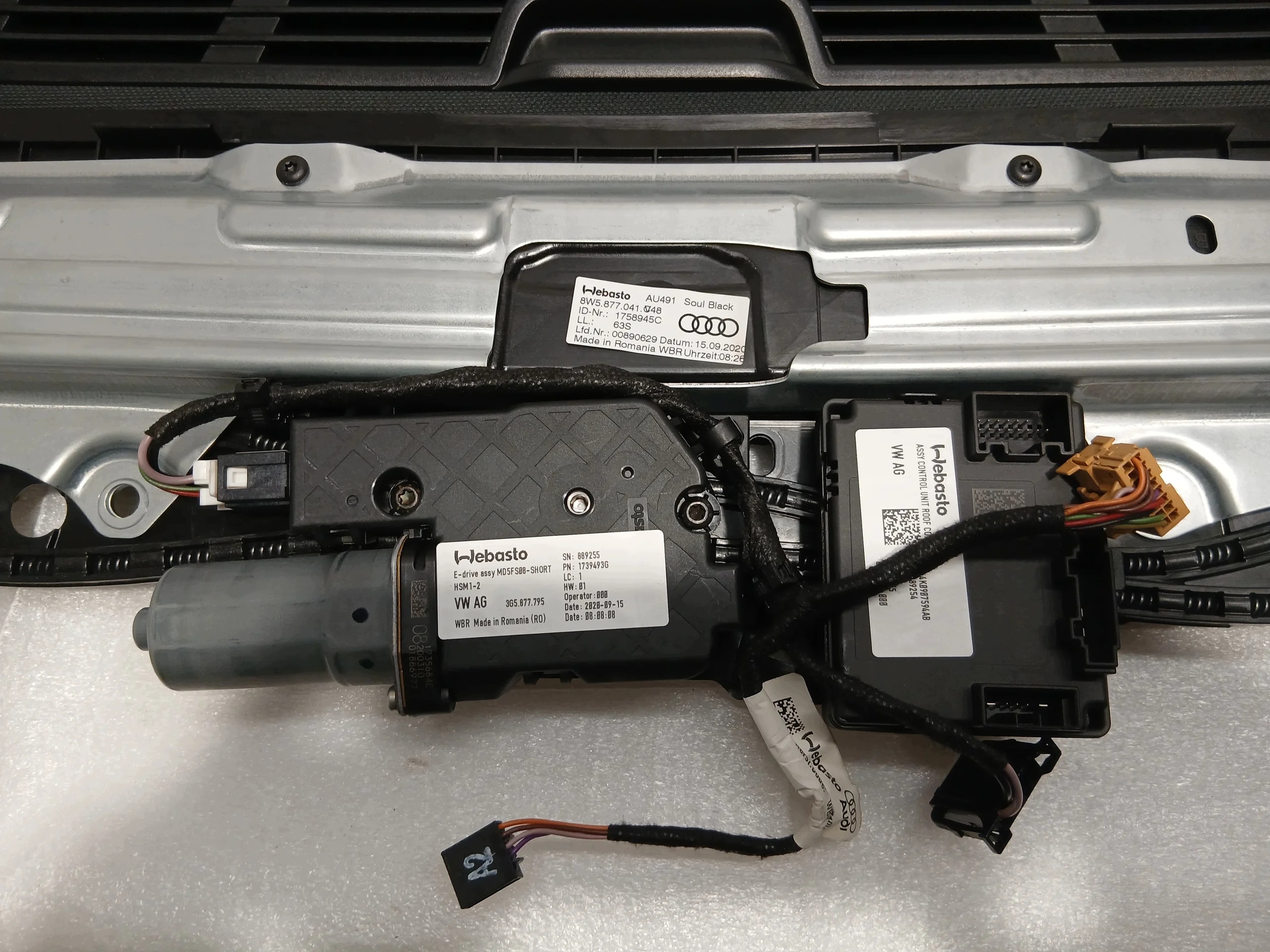 AUDI A4 B9 Sedan PANORAMA Schiebedach 8W5877255 8W5877041