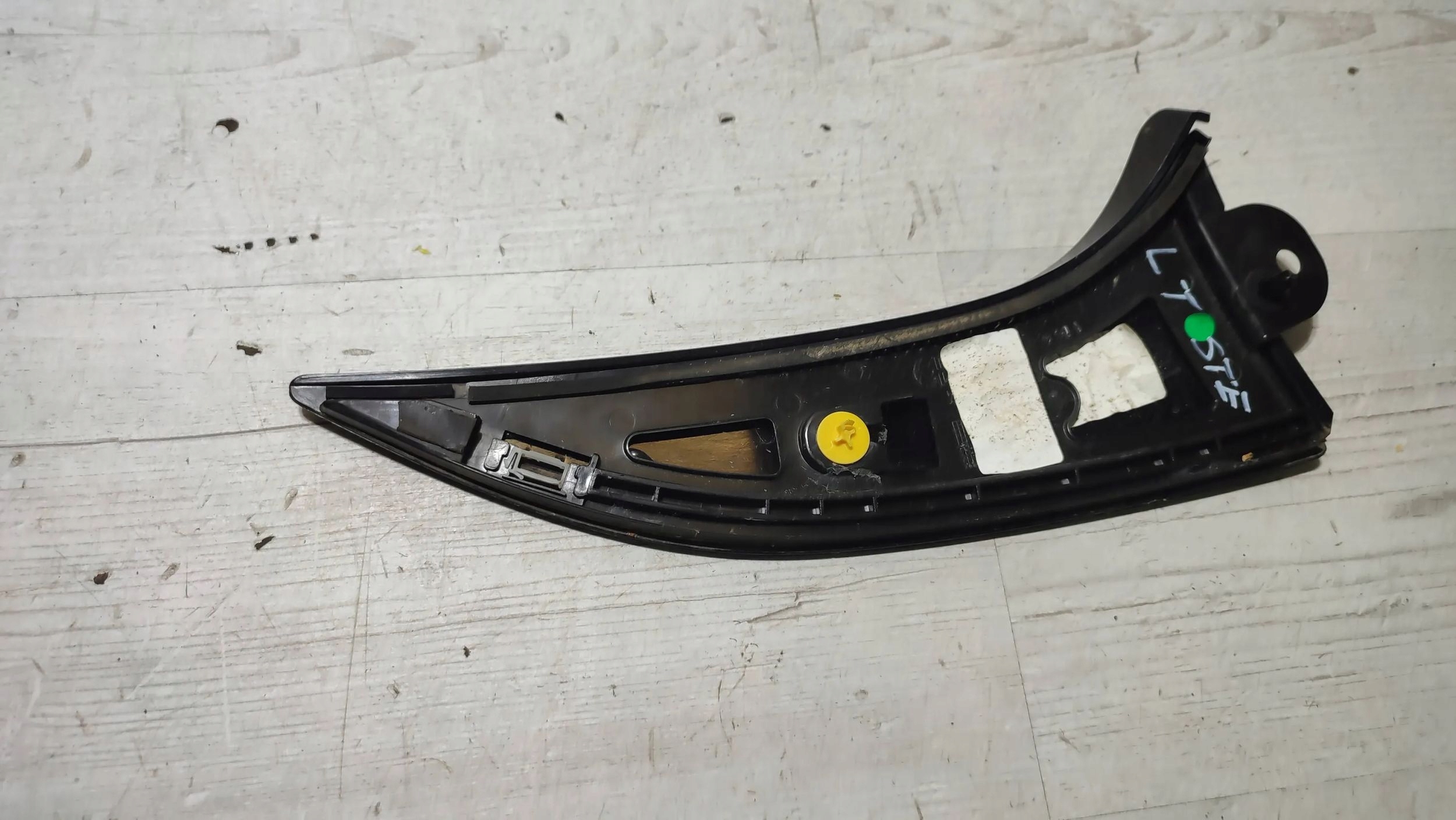 Alfa Romeo Stelvio 2021 moulding covering windows