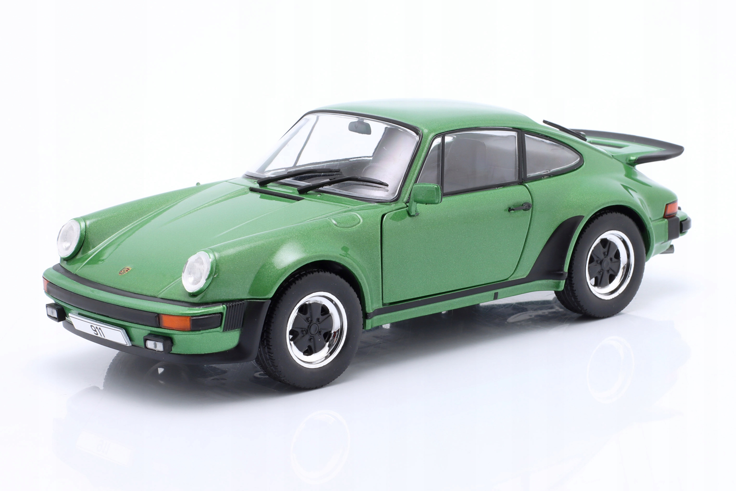 Porsche 911 930 Turbo 3.0 Coupe 1974 Green WhiteBox 1:24 Model WB124188
