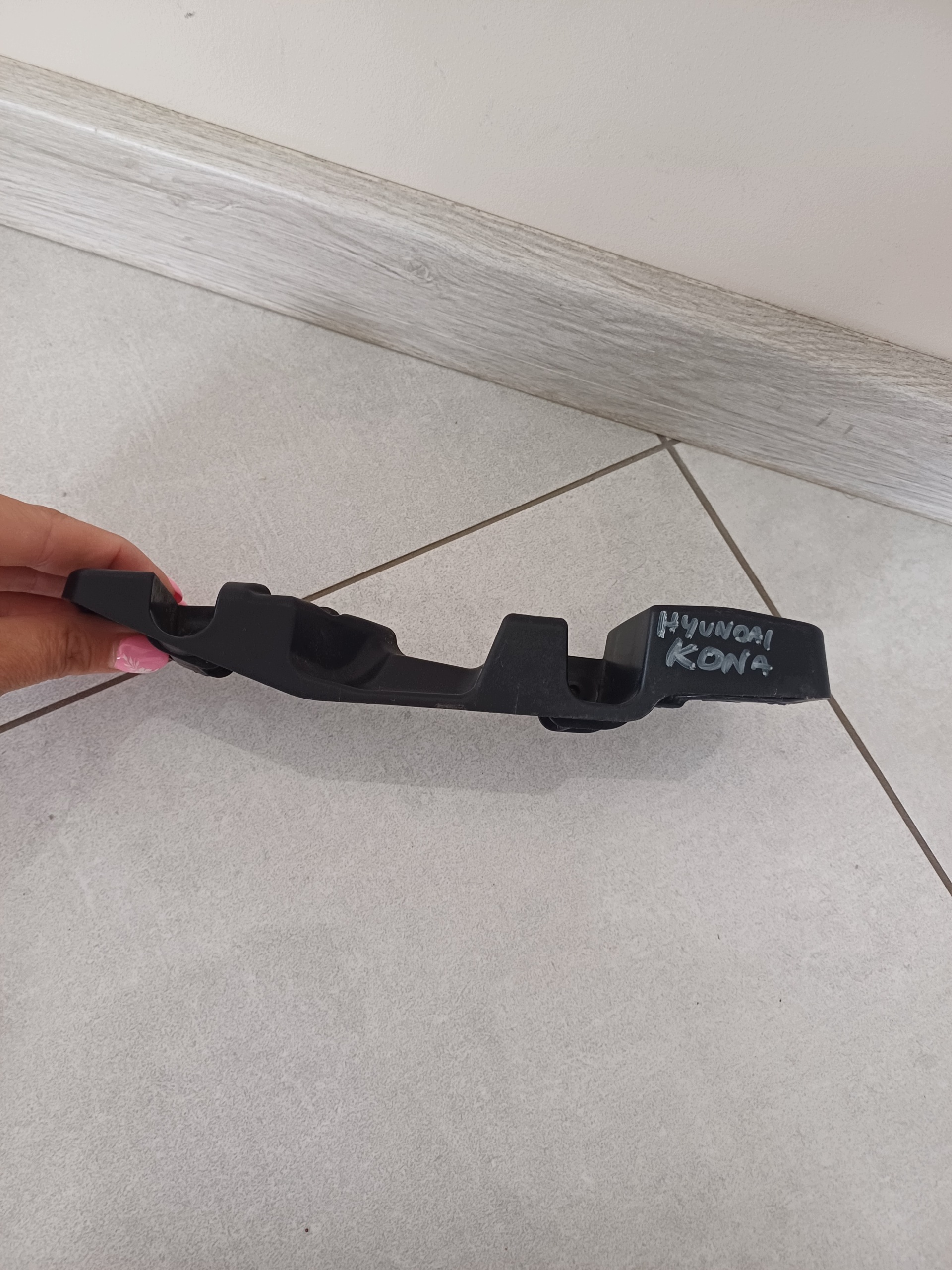 bumper bracket left front front HYUNDAI KONA 86513J9000