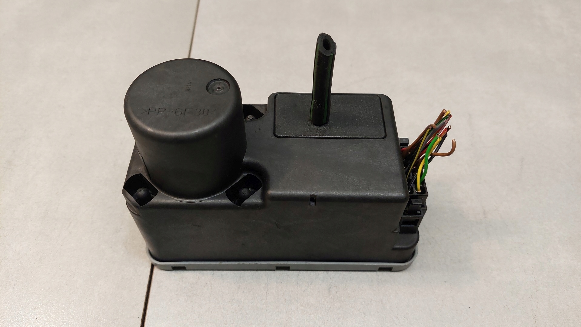 POMPKA ZAMKA CENTRALNEGO GOLF III 1 9 TDI 1H096225