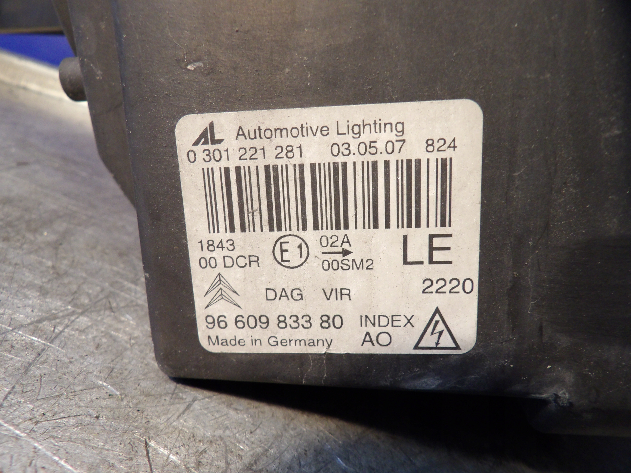 Citroen C6 light front left 9660983380 0301221281