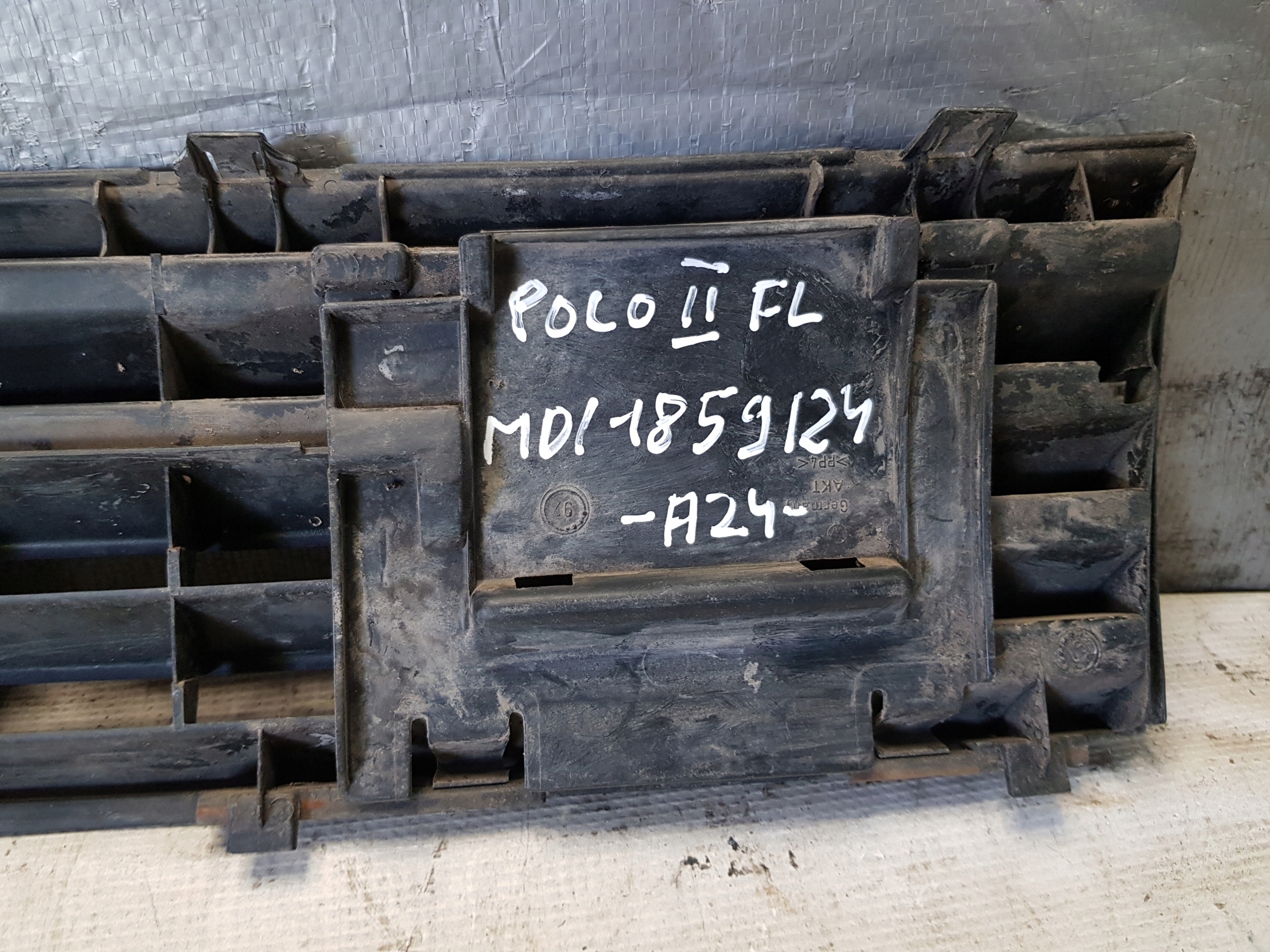 grille radiator VW POLO II FL 867853653G