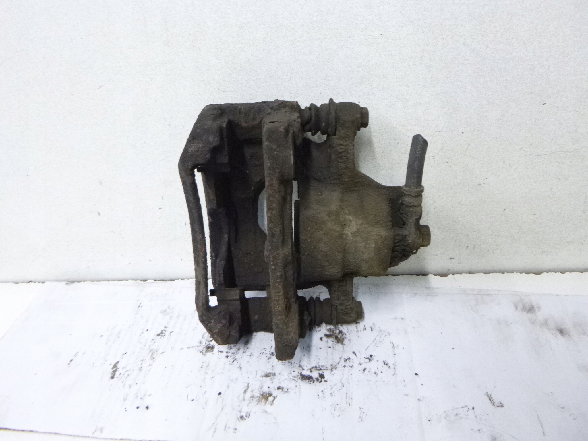 caliper brake + Jarzmo front left Peugeot 107 1.0 2006r.