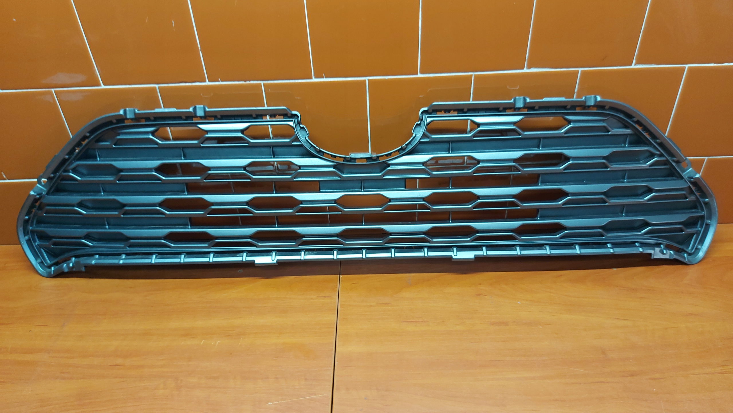 grill grille of a bumper front front TOYOTA RAV4 V 18