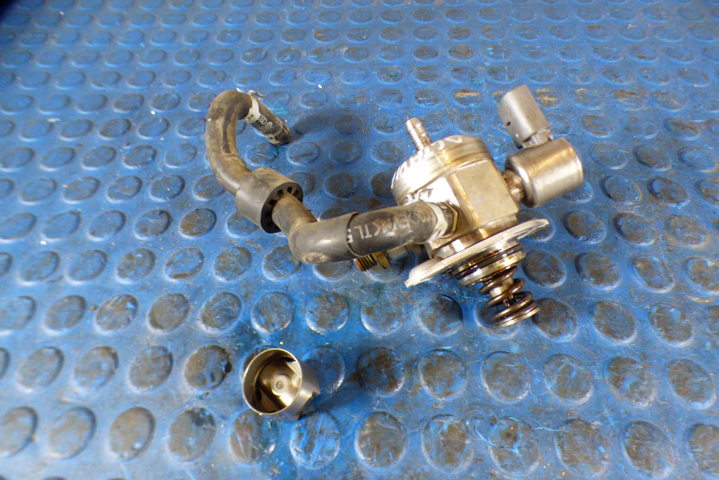 Skoda Octavia III 1.8 TSI feed pump 06K127025E st.BDB original