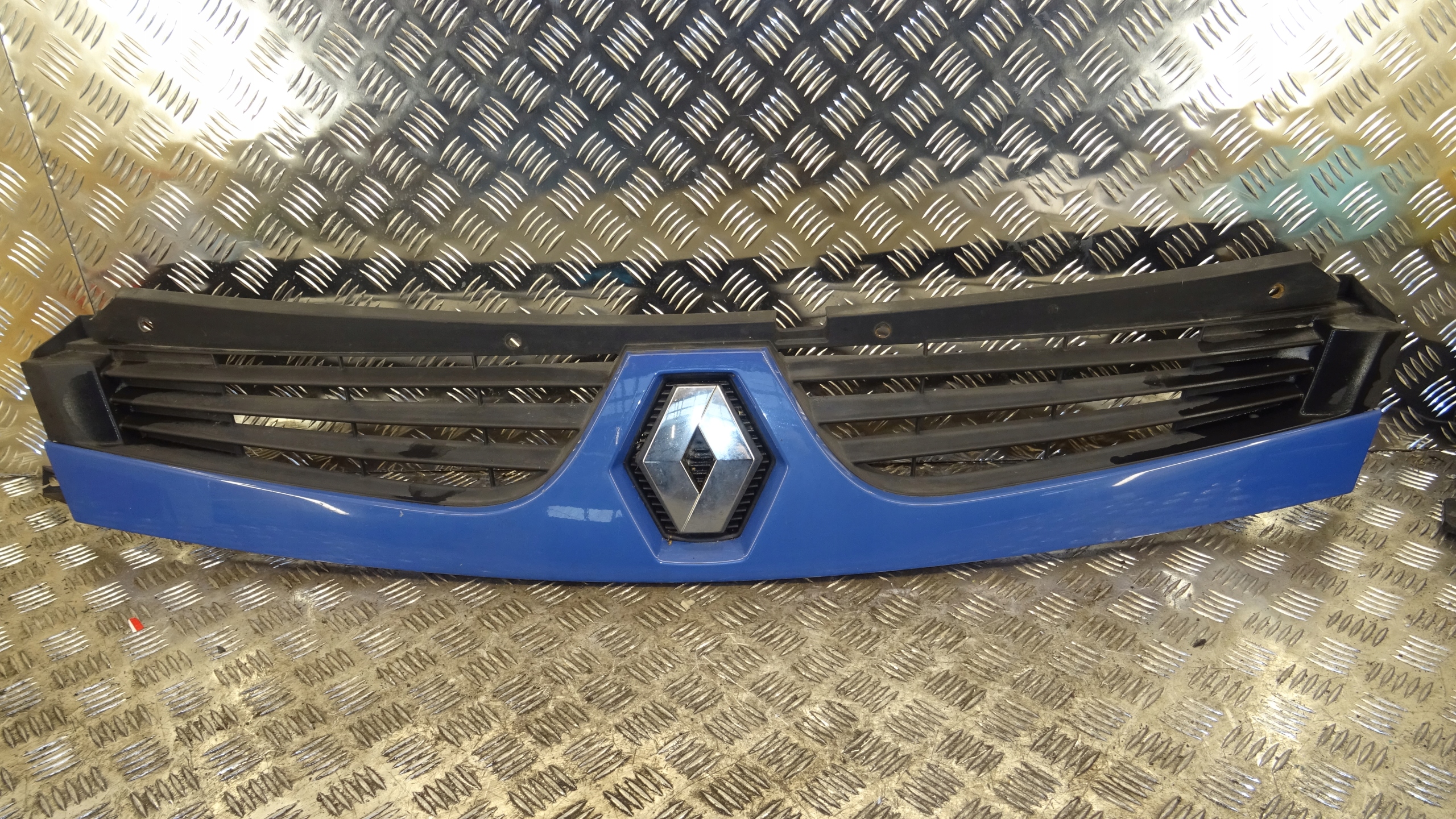 Renault OE 8200426365 grid radiator NR M1013
