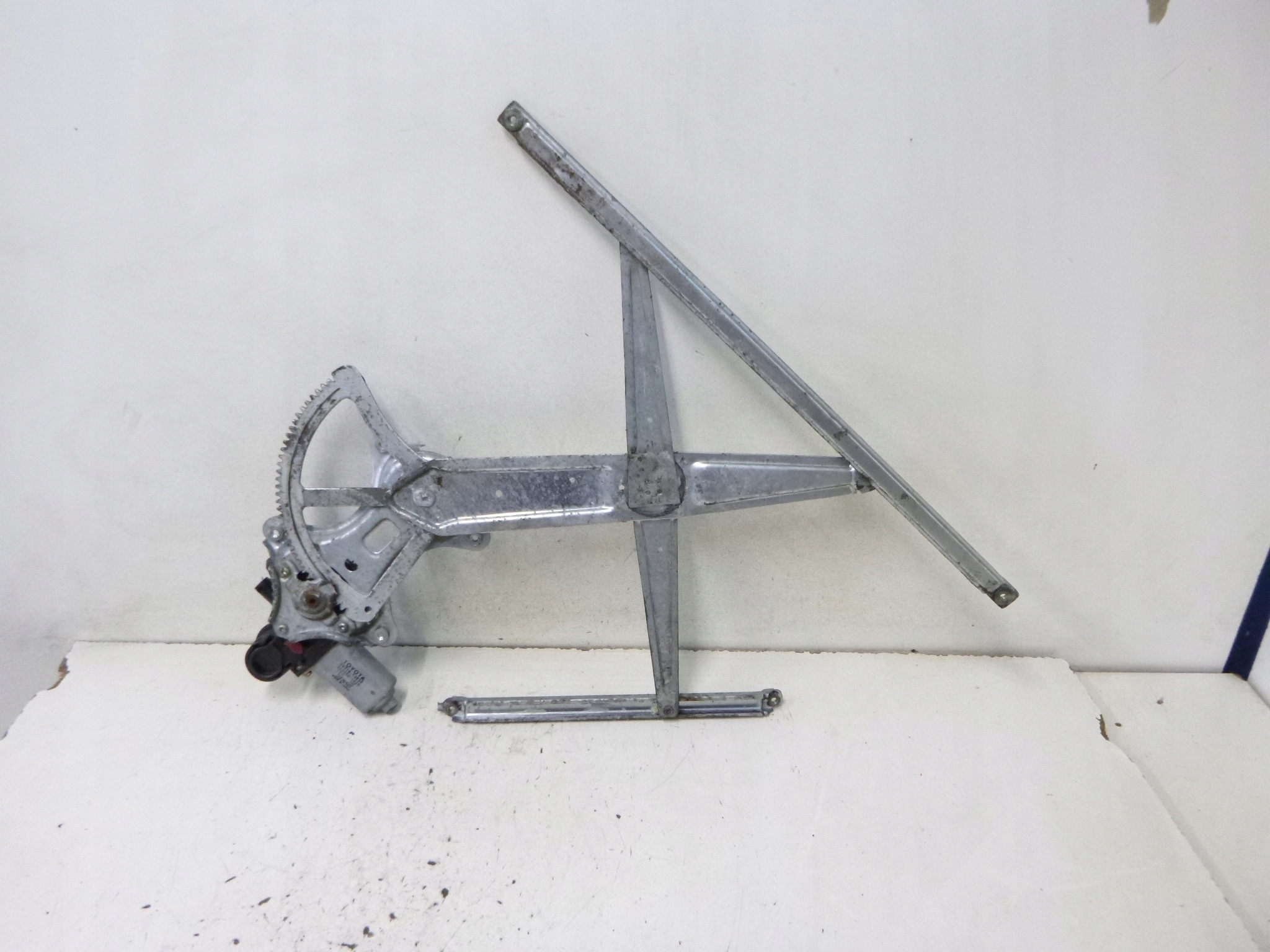 MÉCANISME VITRE AVANT DROITE TOYOTA COROLLA VERSO 2001R.