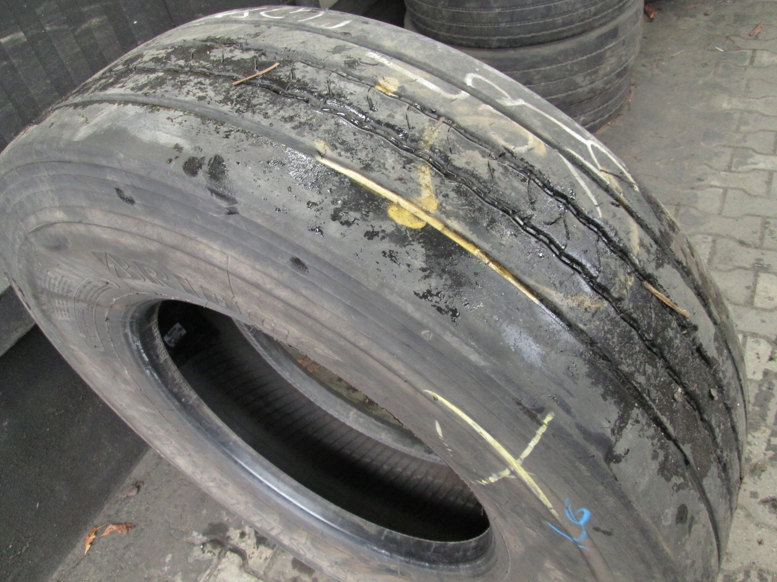 315 / 80R22,5 Bridgestone R-STEER 001 передняя шина