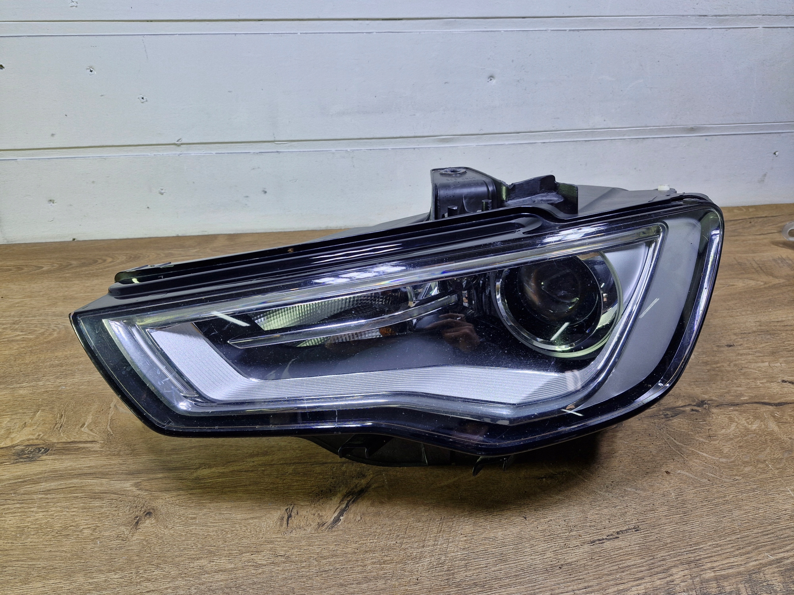 AUDI A3v ФАРА ПЕРЕД ПЕРЕДНЯ ЛІВА КСЕНОН SKRETNAv091031