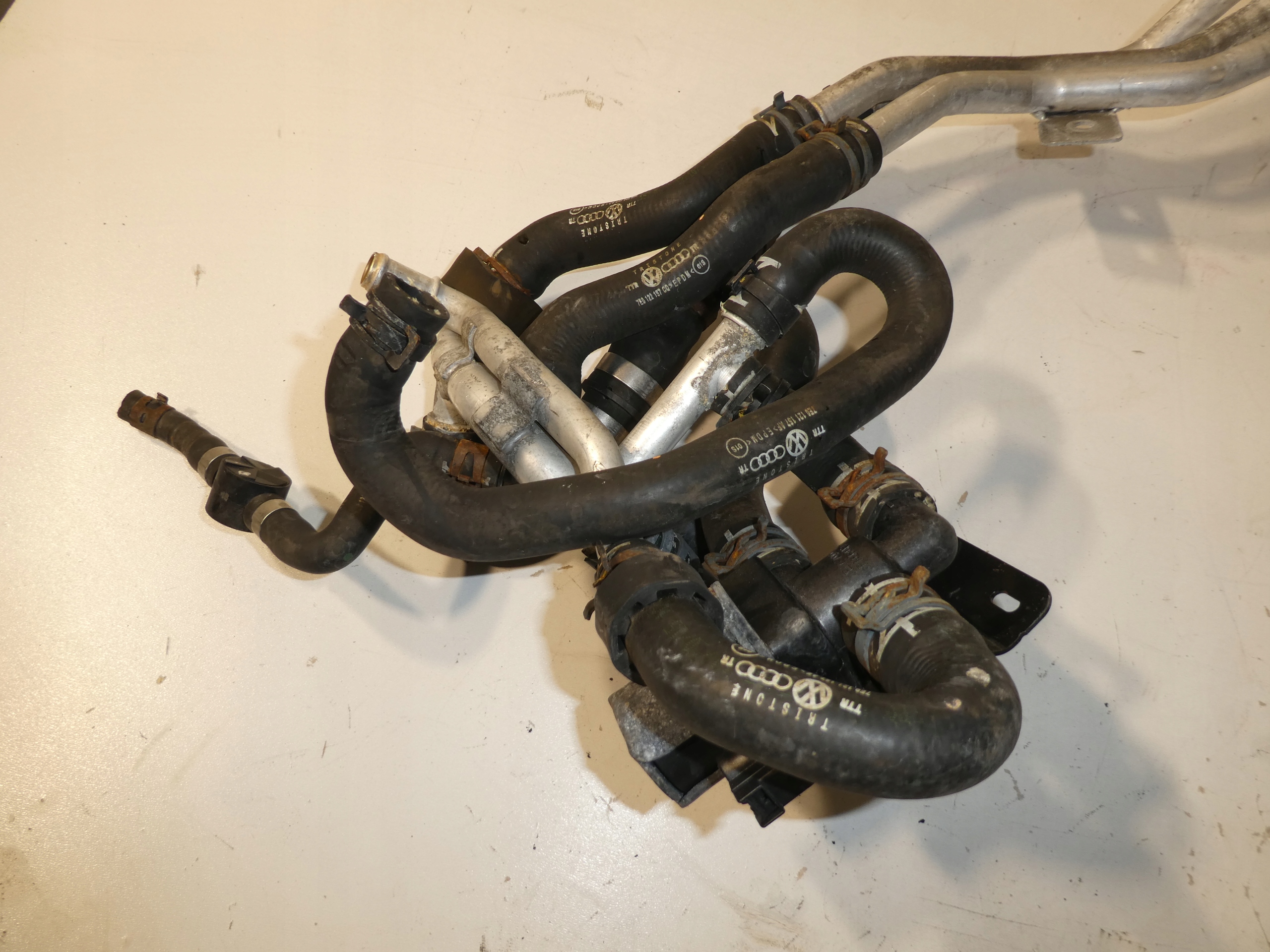 hadice vody VW T6 2.0 TDI 7E0815098A