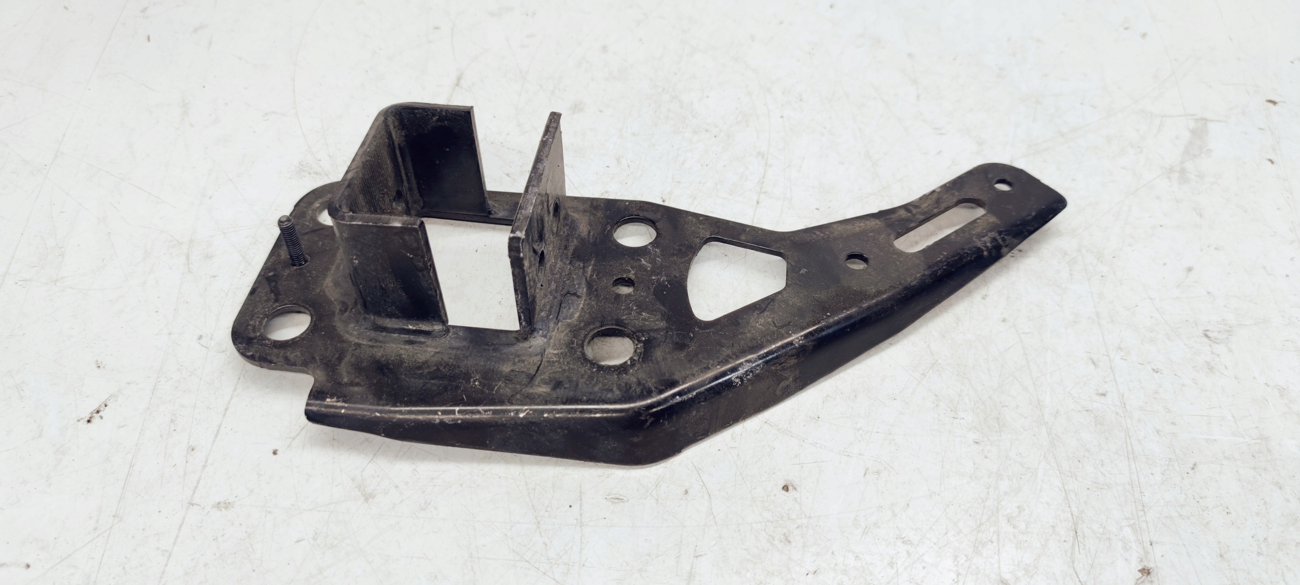 holder STREFY ZGNIOTU right AUDI A6 4F0805500B