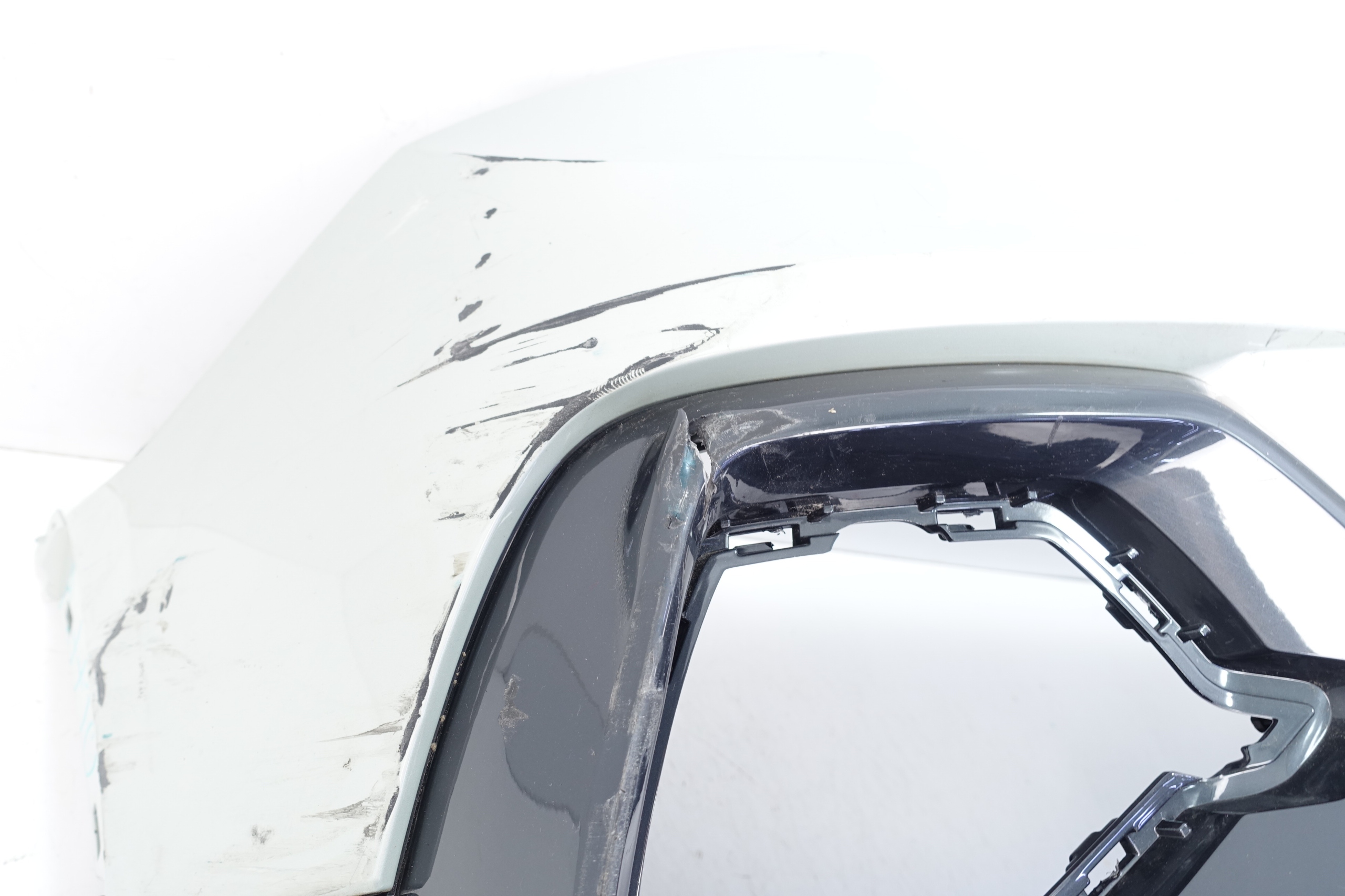 lökhárító far hátsó AUDI Q3 II 83F 83F807511