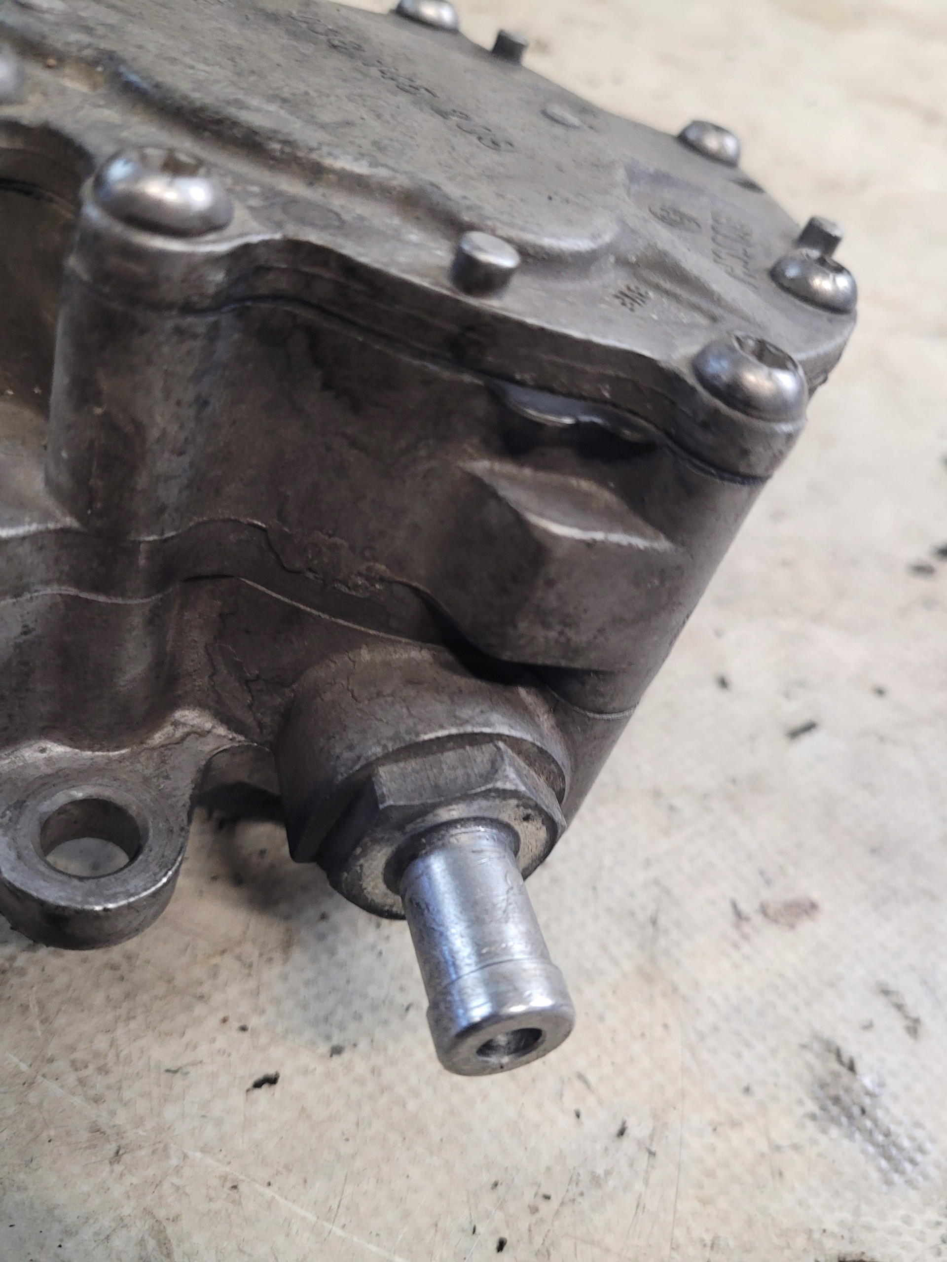 Pompa VACUM OE 038145209 VW PASSAT B6 05r. 2.0TDI