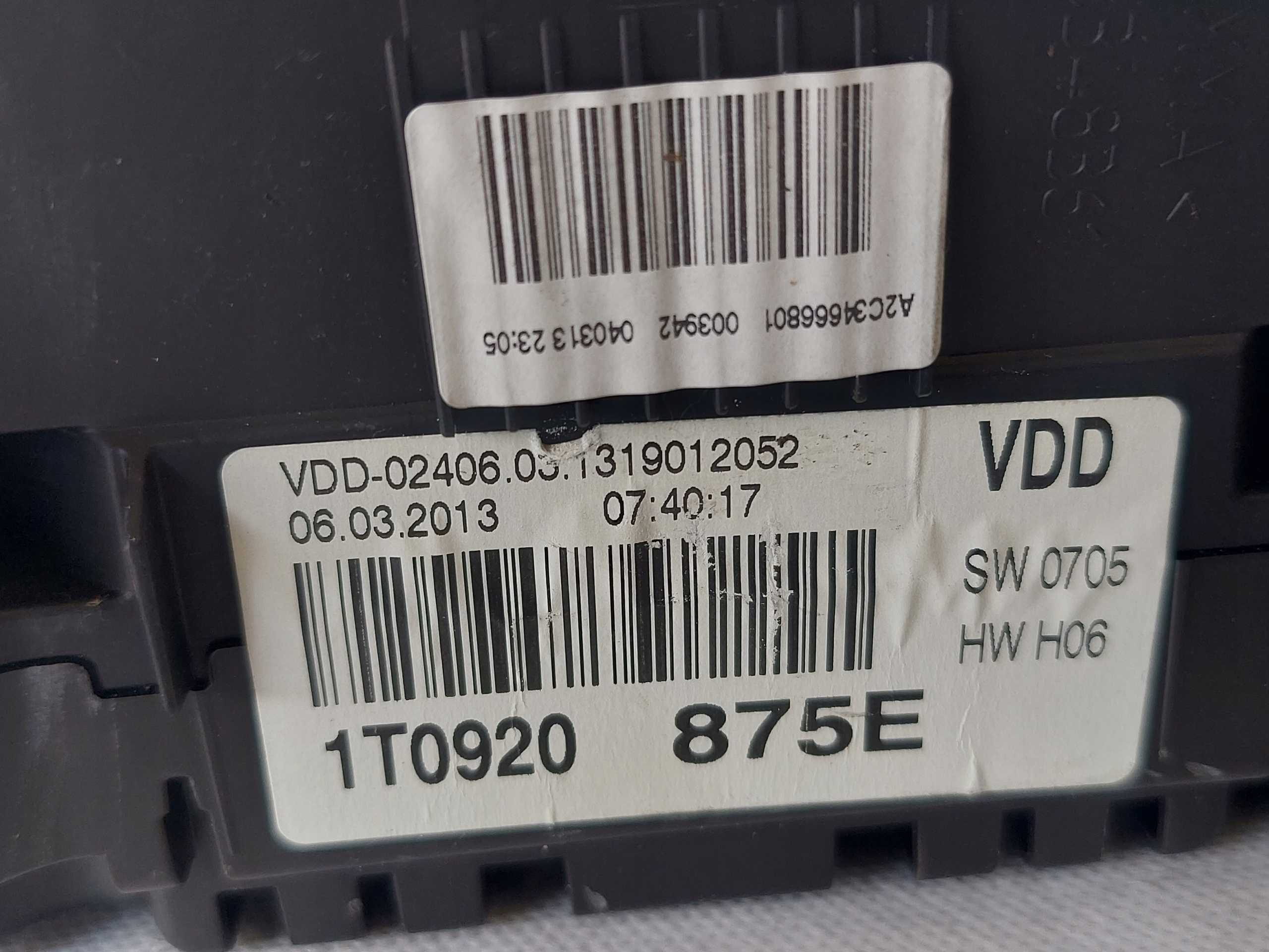 dials clock TOURAN II 1.6 TDI 1T0920875E