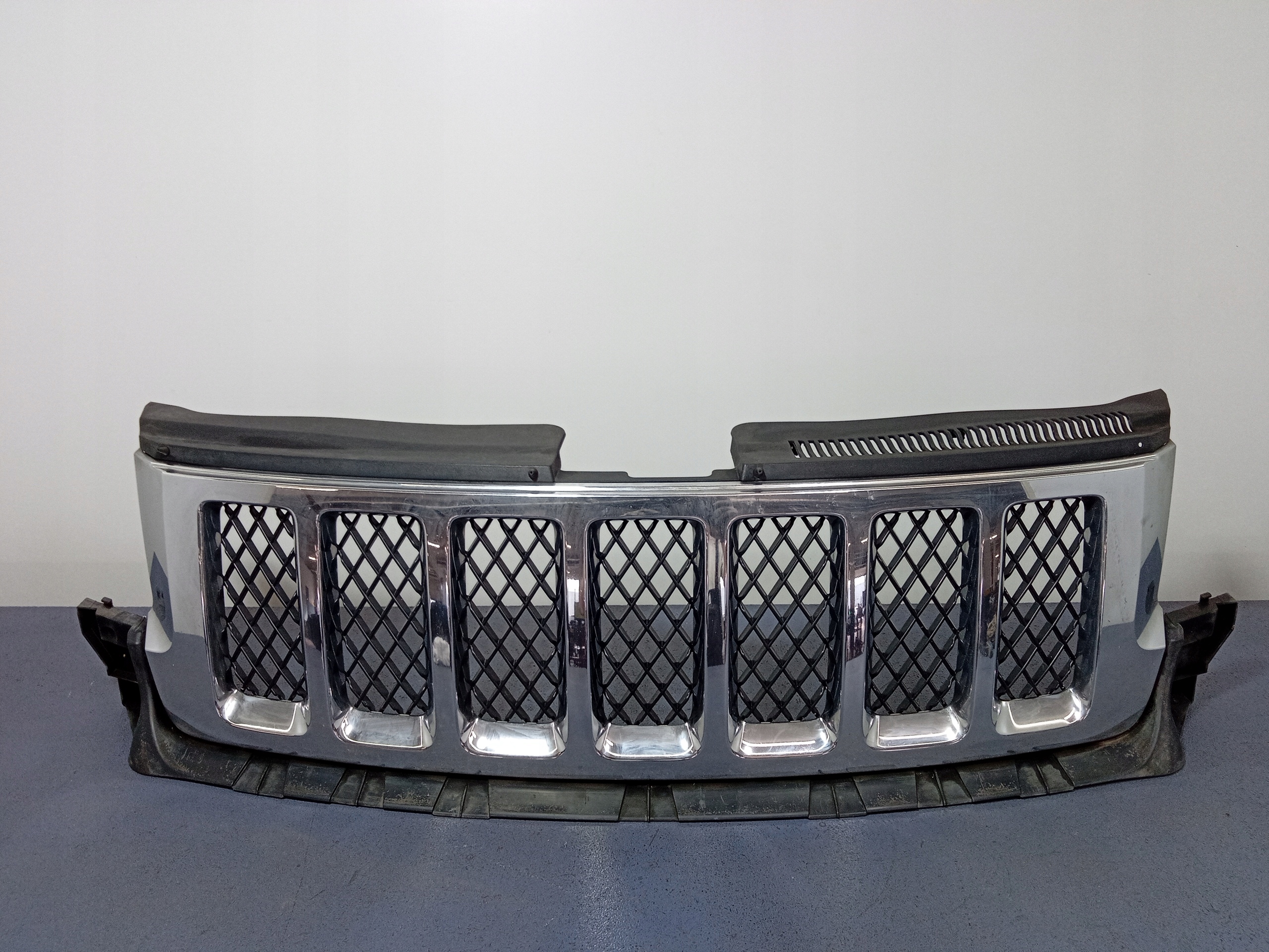 Jeep Cherokee J Kühlergrill FRONTGRILL Kühlergitter - Thumbnail 1