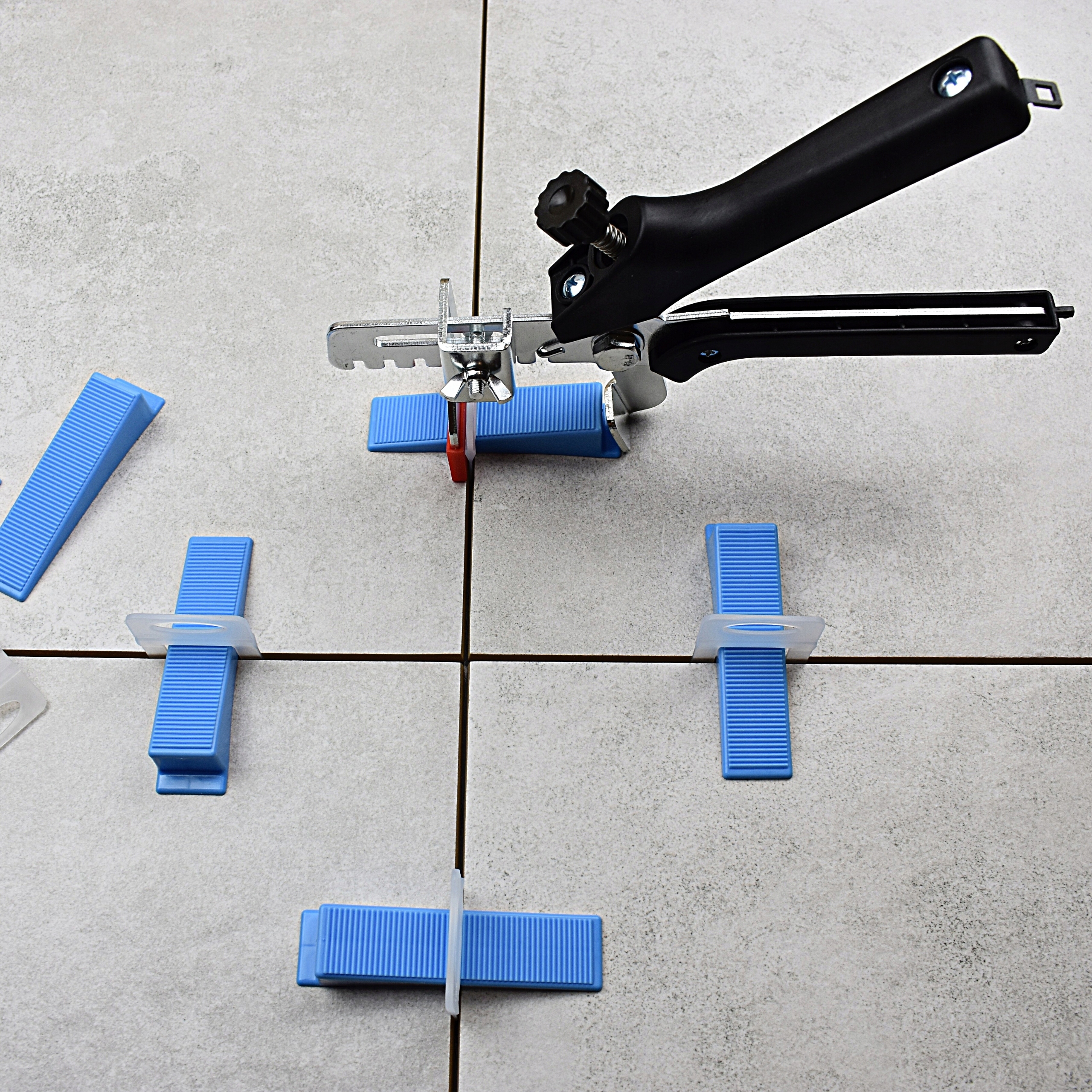 SYSTEM POZIOMOWANIA PŁYTEK KLIPSY KLINY ZESTAW 600 Marka RASTOOL