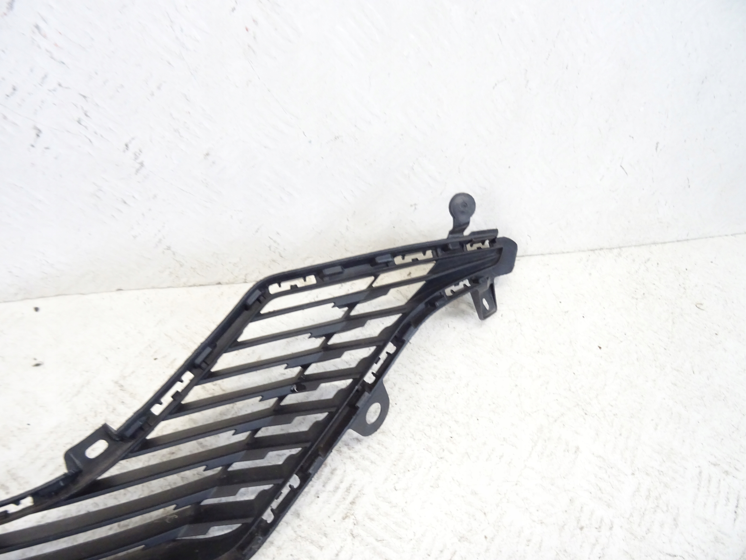 grid of a bumper front front central PEUGEOT 208 II 9823209880