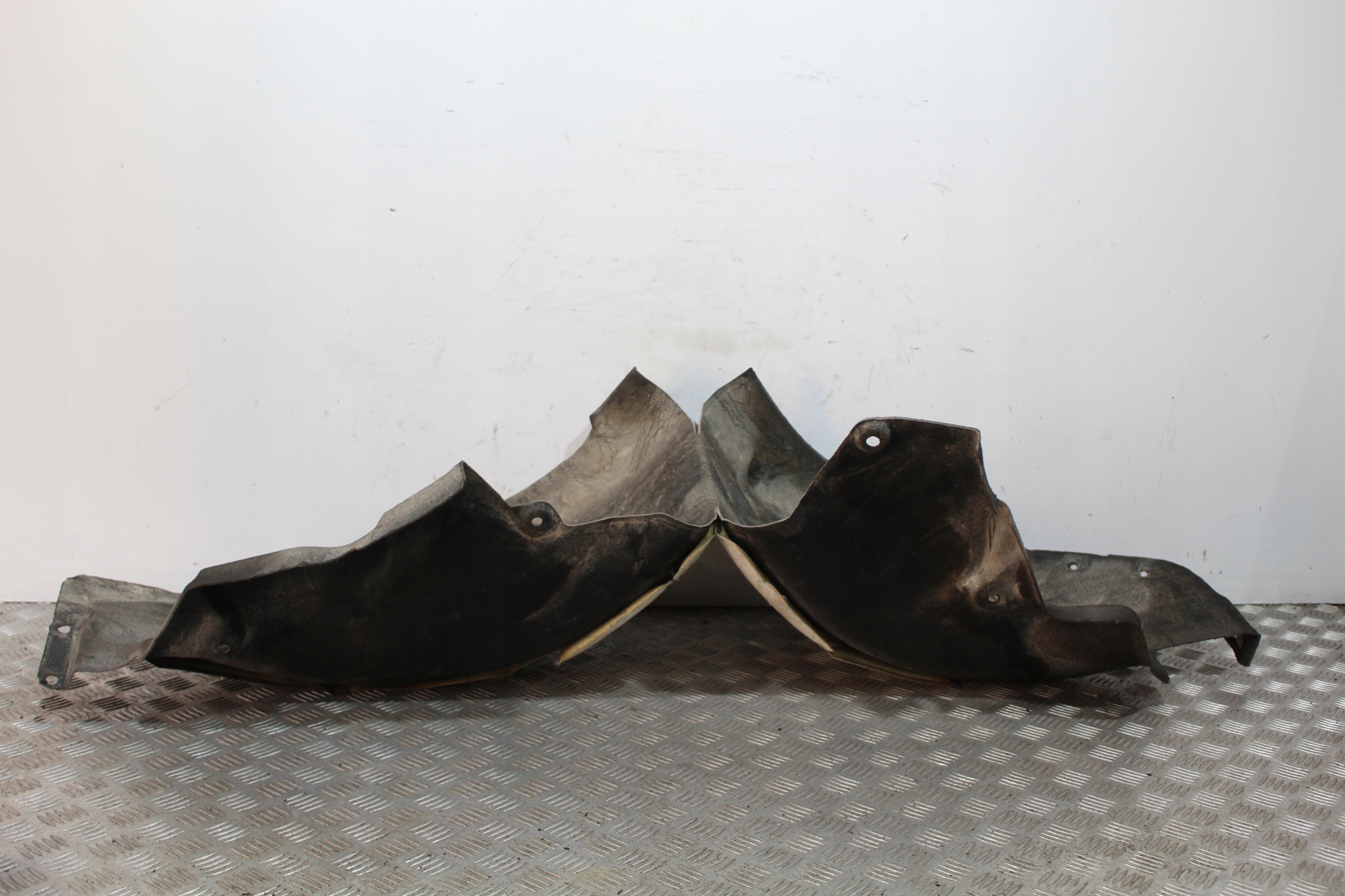 mudguard left rear part RANGE ROVER SPORT 2 L494