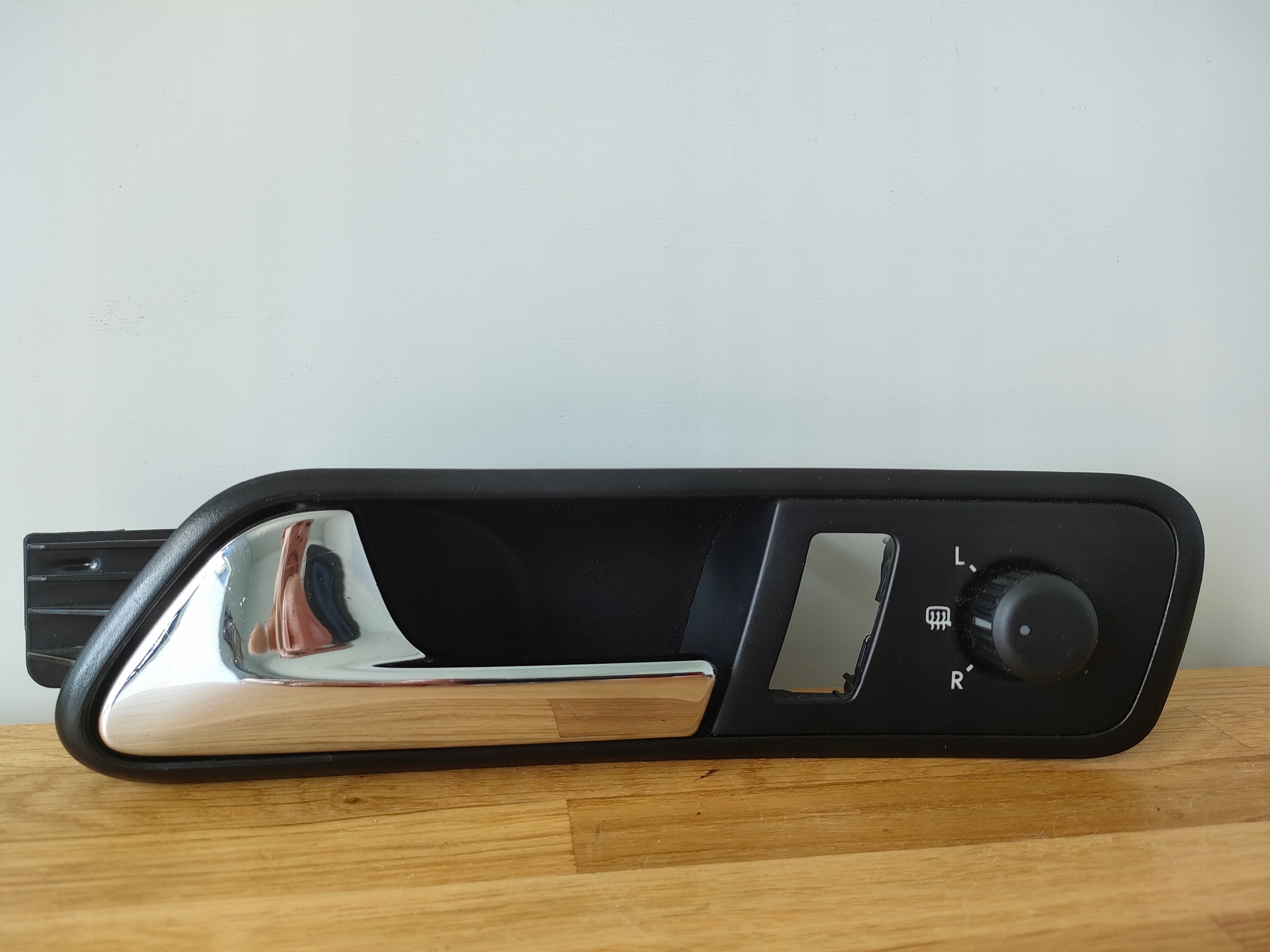 VW TOURAN KLAMKA WEWNĘTRZNA LEWY PRZÓD