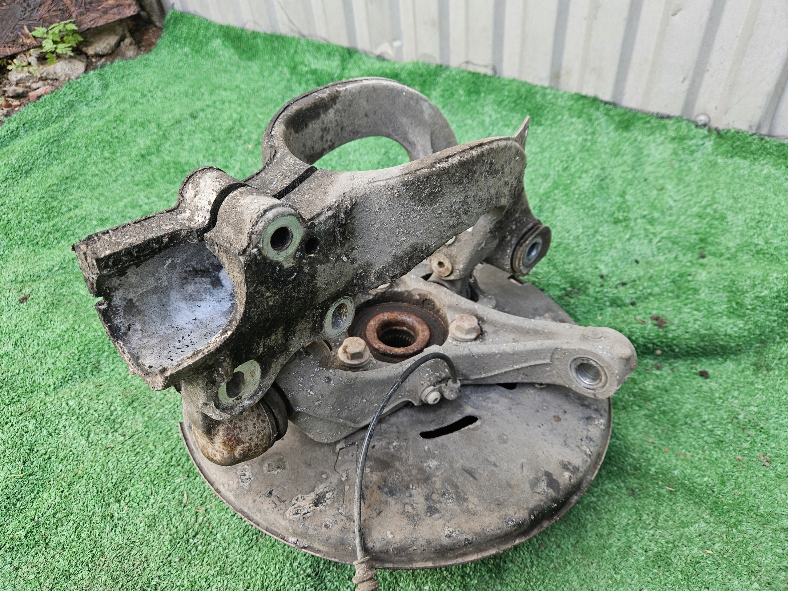 поворотный кулак opel INSIGNIA A 2.8 v6