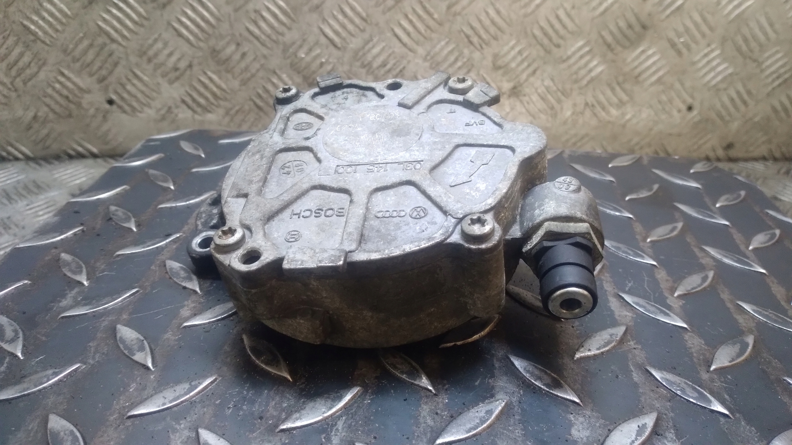 Pompa VACUM VAKUM VOLKSWAGEN PASSAT B6 03L145100