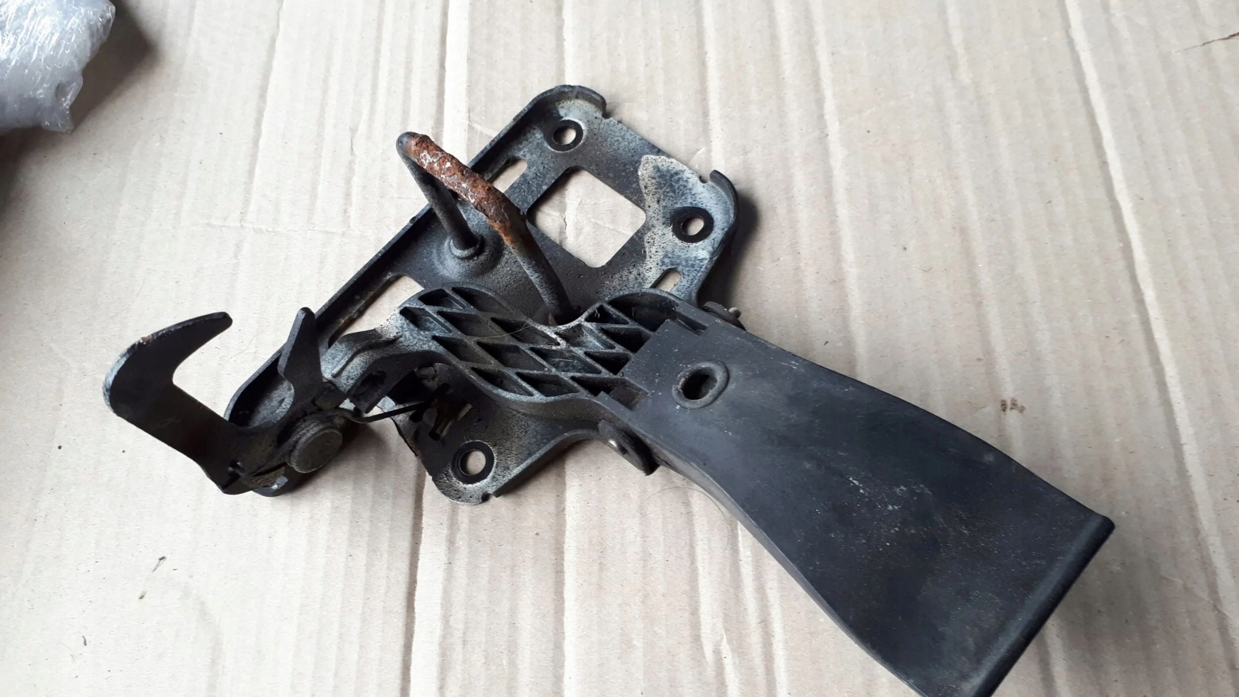 A4 B8 S4 lock RYGIEL bonnets 8T0823480 A5 S5