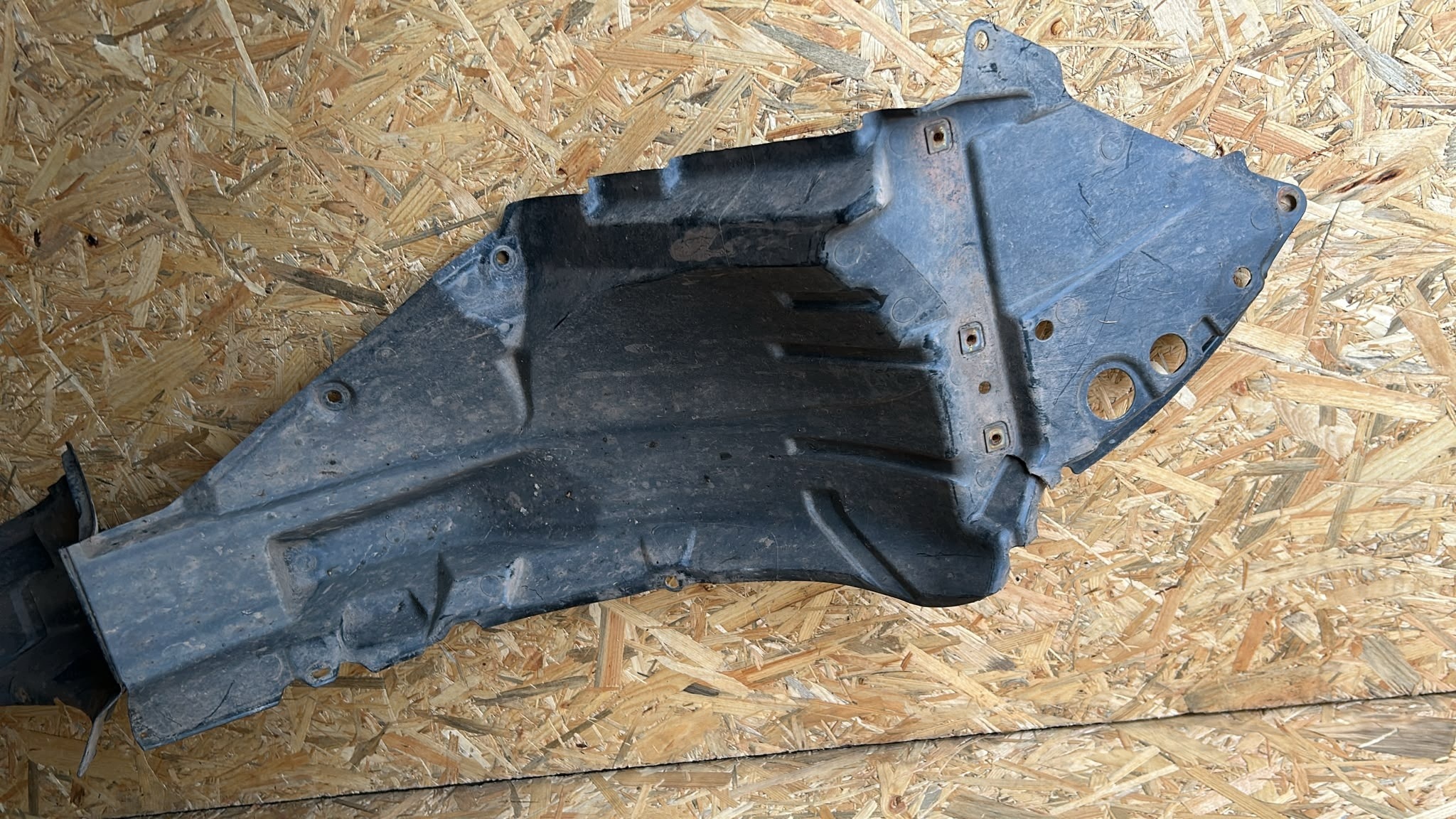 mudguard left left front front TOYOTA AURIS II 12-18