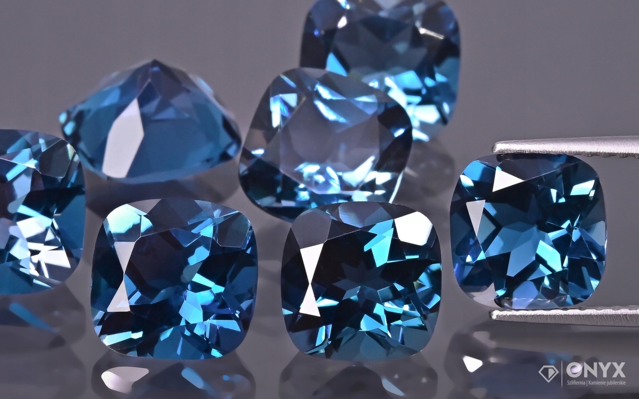 Topaz London Blue fazetovaný cushion 8x8 mm