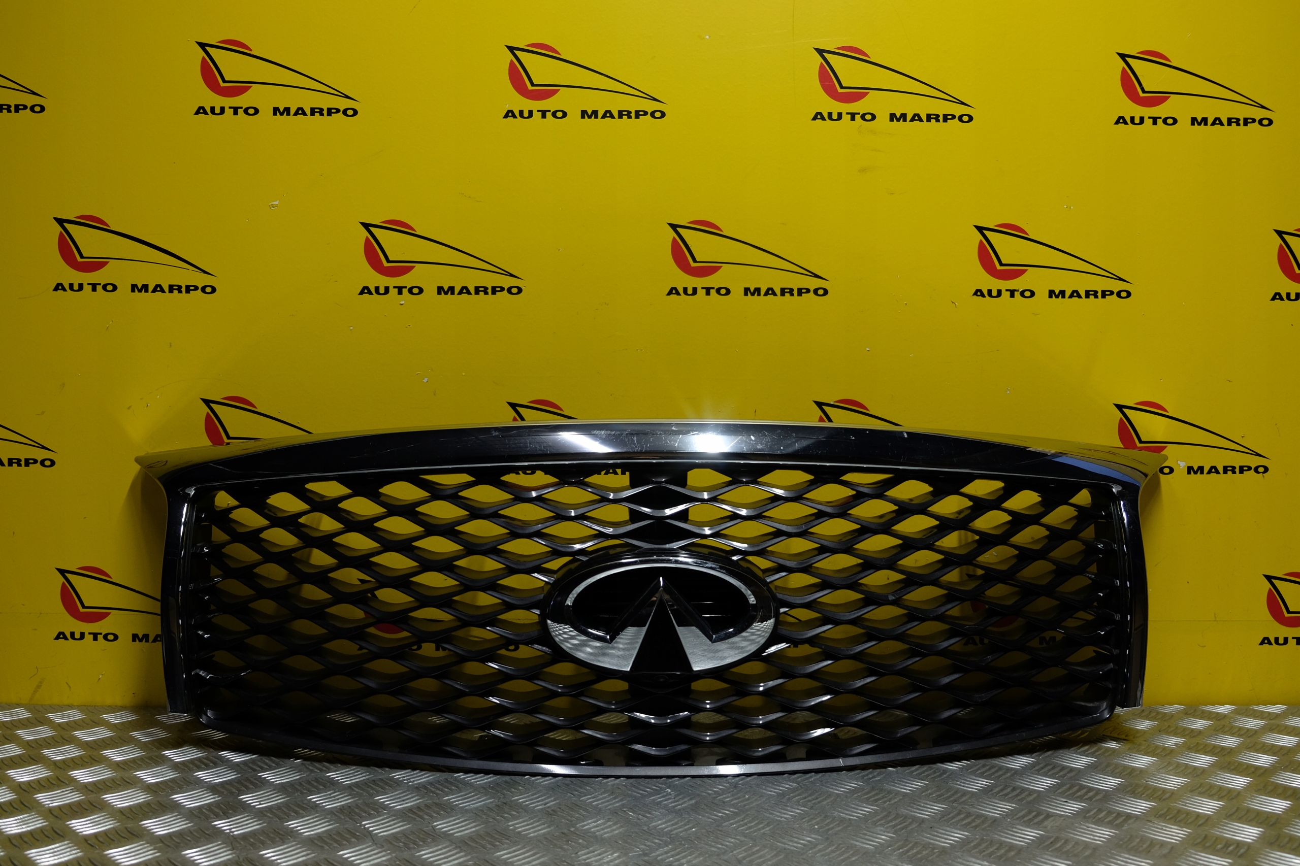 INFINITI QX80 2015- ATRAPA GRILL CHROME KAMERA PRZÓD USA Numer katalogowy części 623105ZA0A-Q80