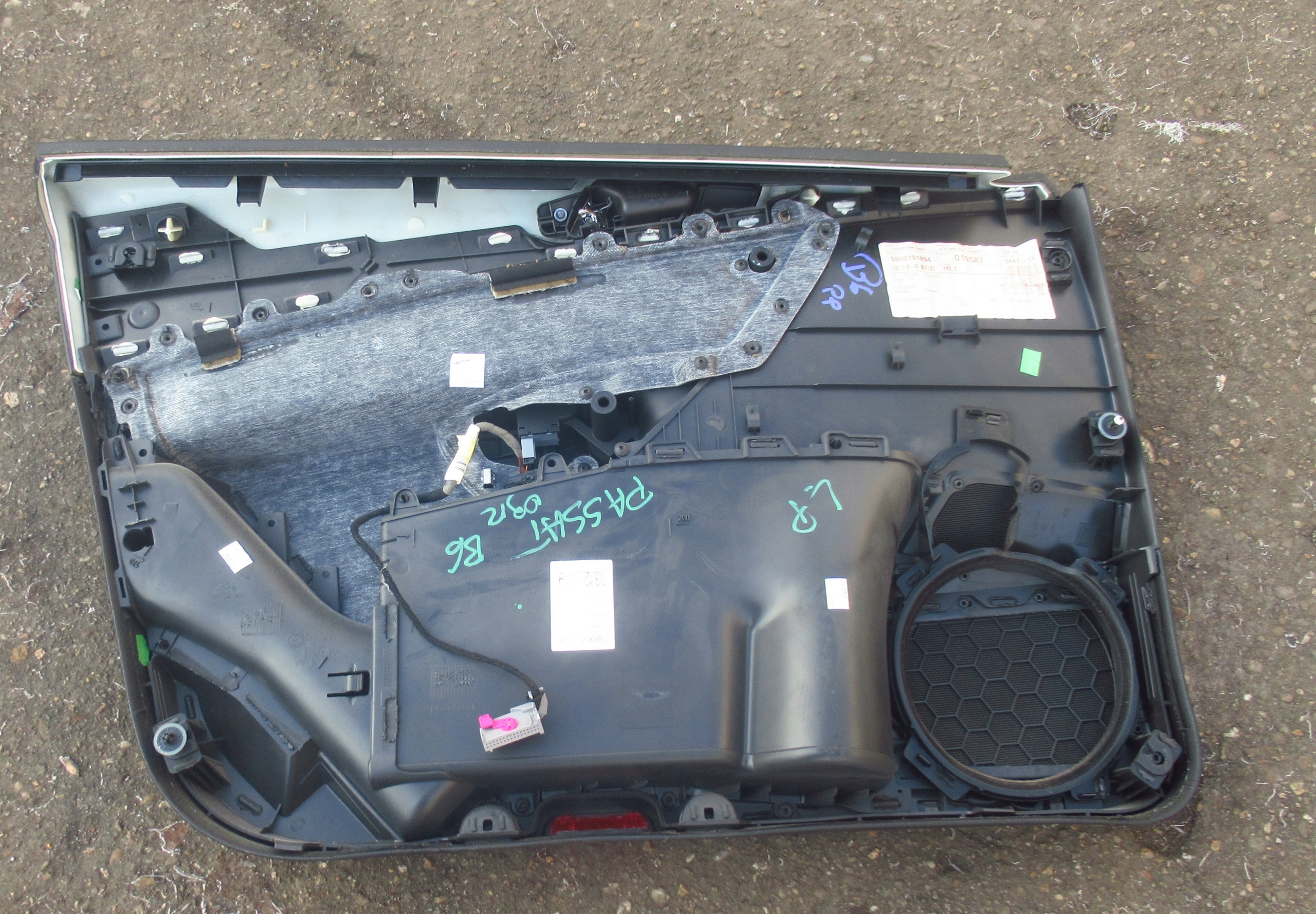 VW PASSAT B6 2.0 KOMBI side door right front EU