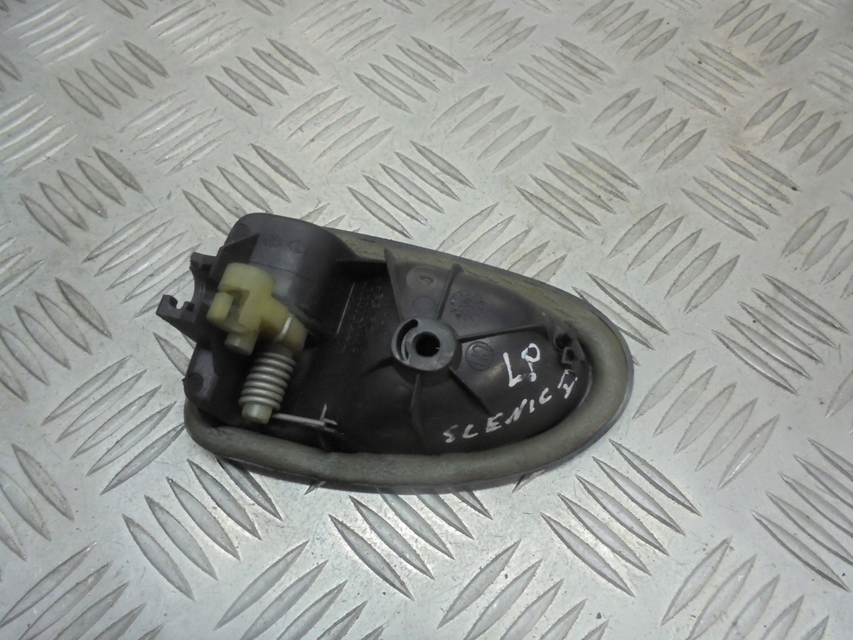 KLAMKA LEWA PRZEDNIA WEWNĘTRZNA RENAULT SCENIC I Jakość części (zgodnie z GVO) O - oryginał z logo producenta pojazdu (OE)