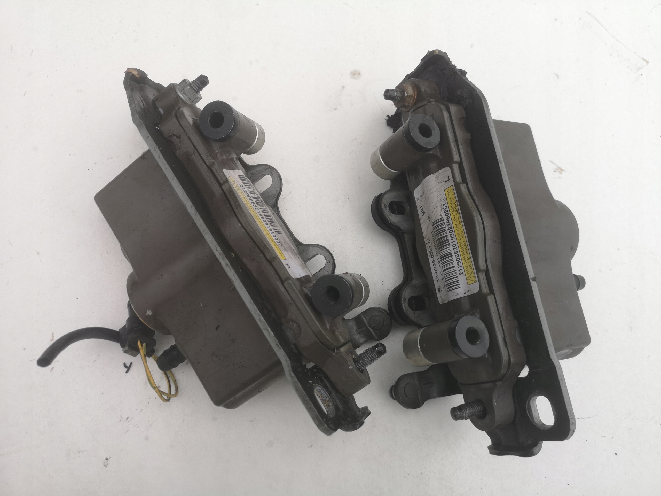 2129066301 2129066201 - Петли капота активный левый правый Kpl Mercedes W212