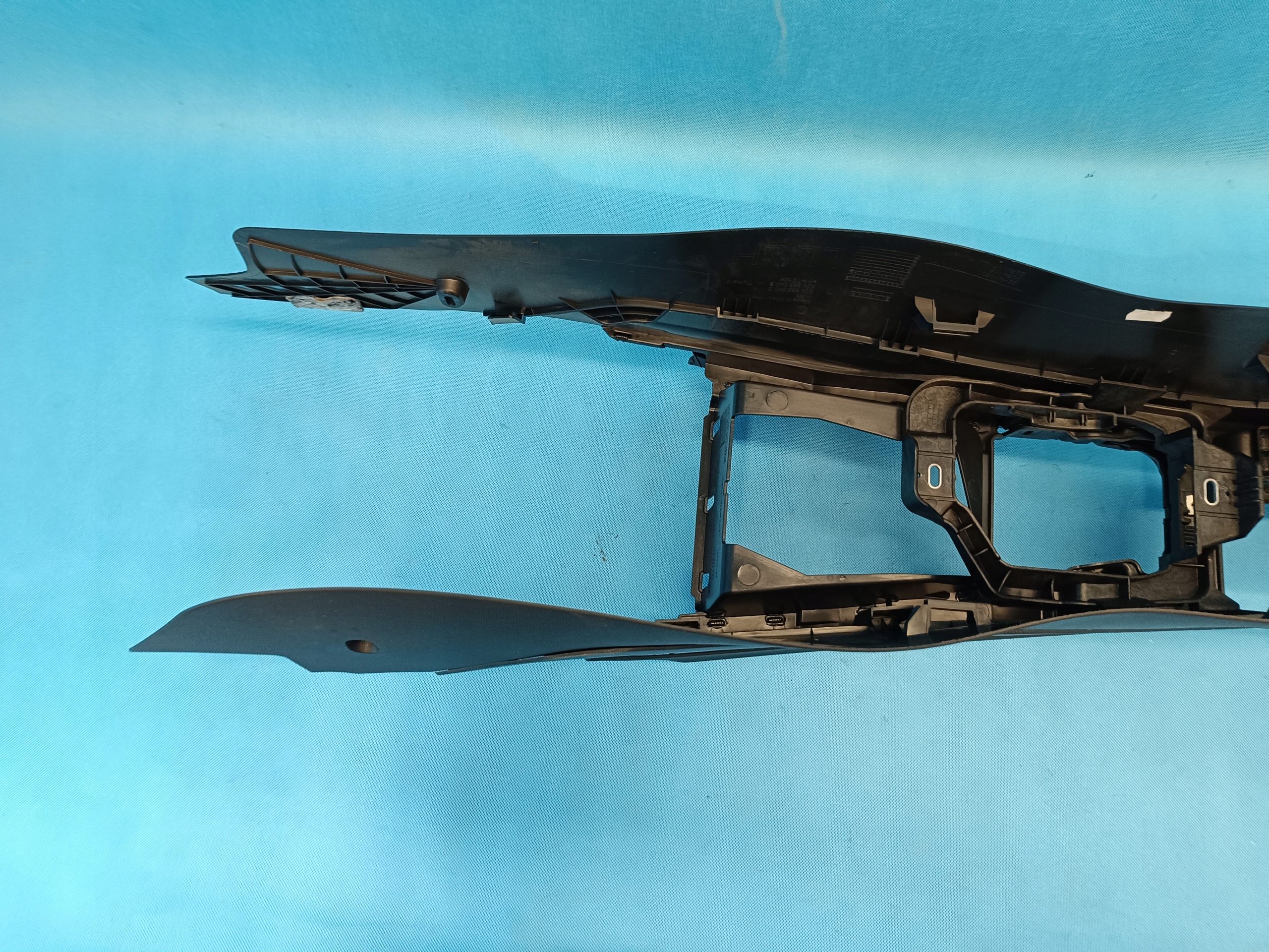 SKODA OCTAVIA IV 1,5 110KW 2021R тунель середина 5E4863243A