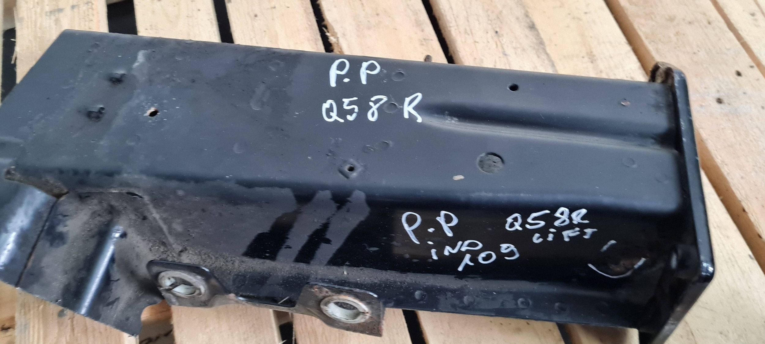 Q5 8R SQ5 LIFT čtvrtka pravá pravý předek přední LY9B
