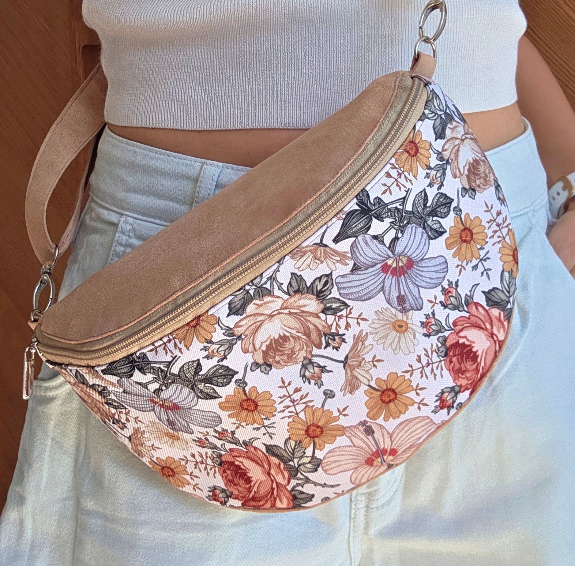 Kolorowa saszetka nerka w kwiatki brąz, pojemna, na ramię, polne kwiaty