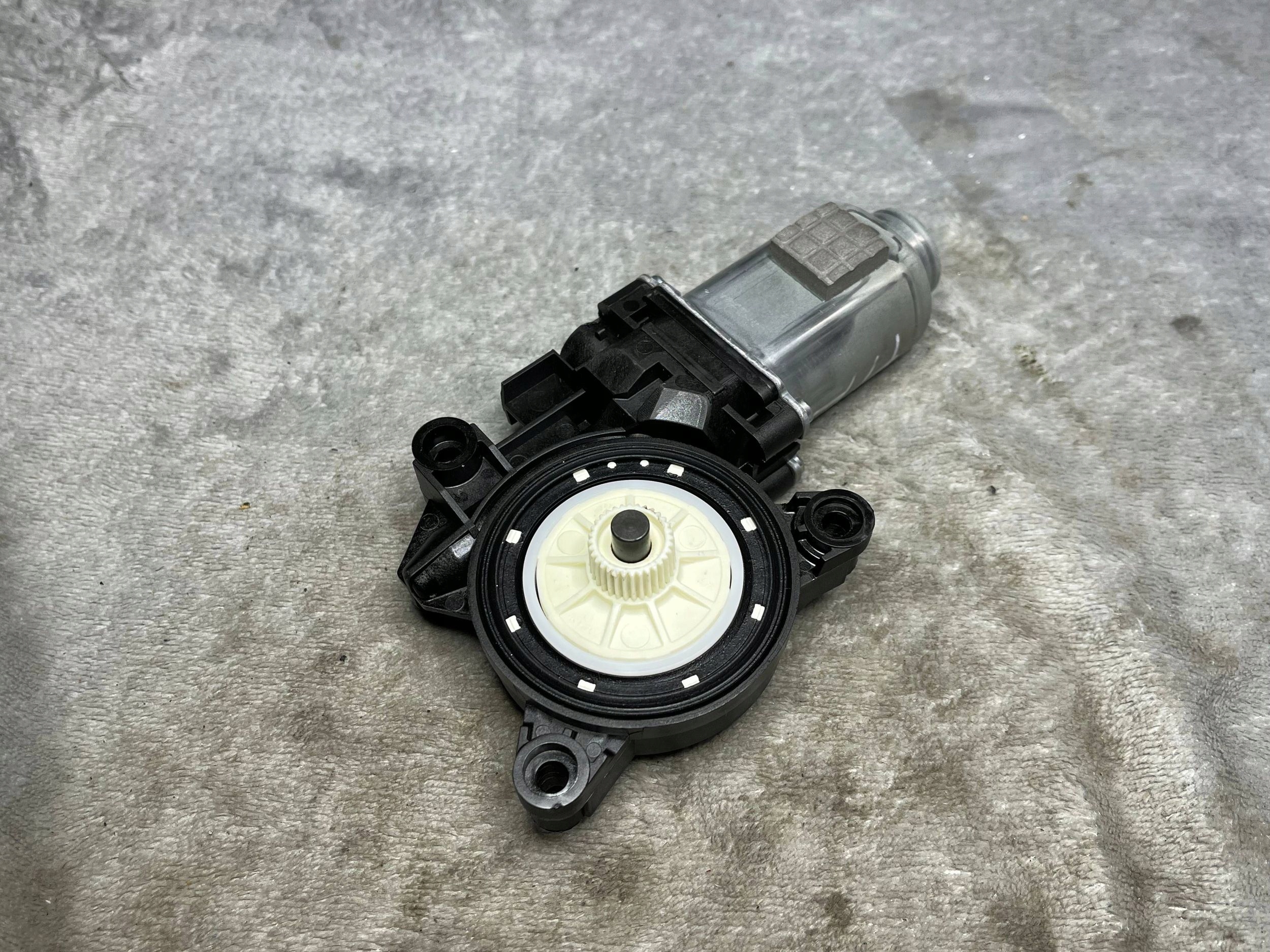 KIA NIRO and 19r mini motor windows right front 82460G5000 !J