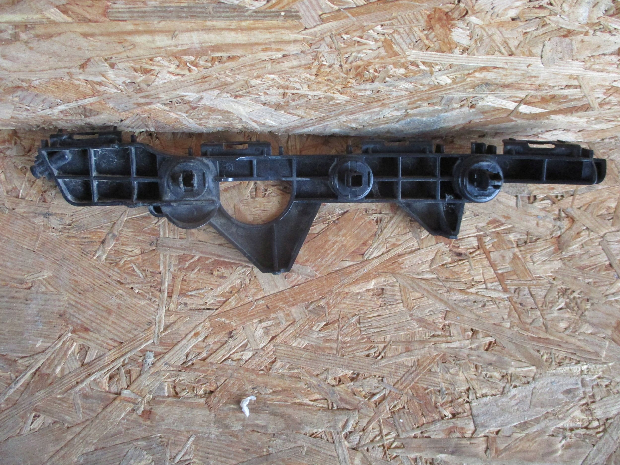 bumper bracket rear part rear left TOYOTA RAV4 III