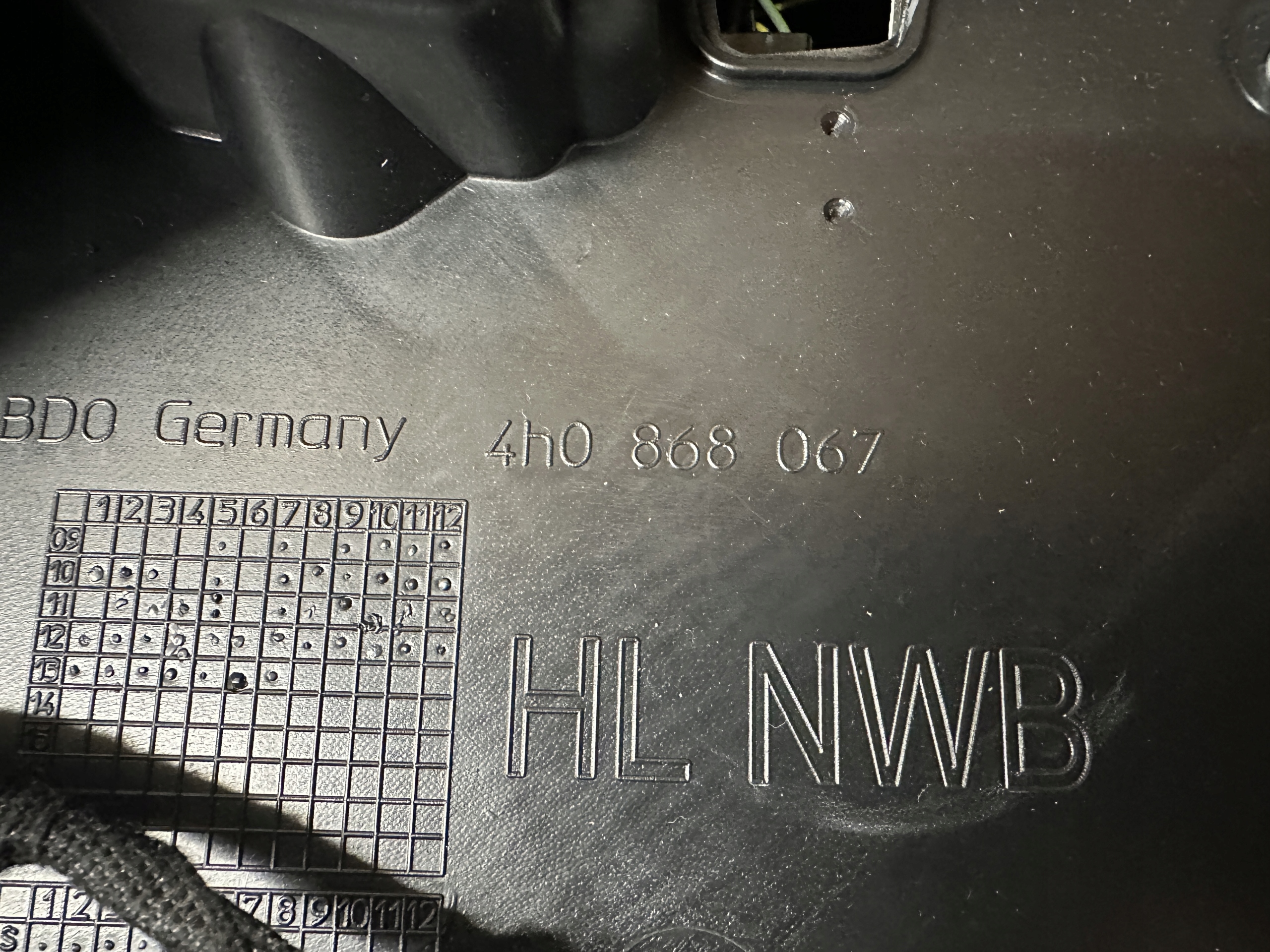 AUDI A8 4H D4 side door left rear part 4H0868067