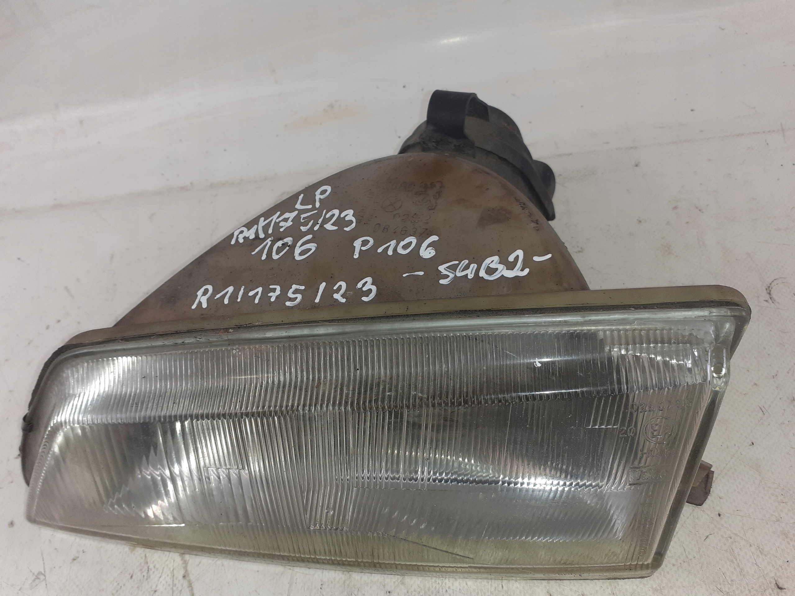 Peugeot 106 REFLEKTOR light front left