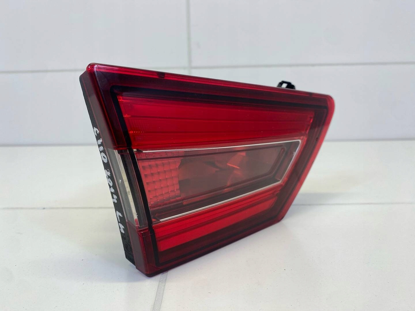 light rear to the bonnet left side Renault Clio 4 2015 265552424R